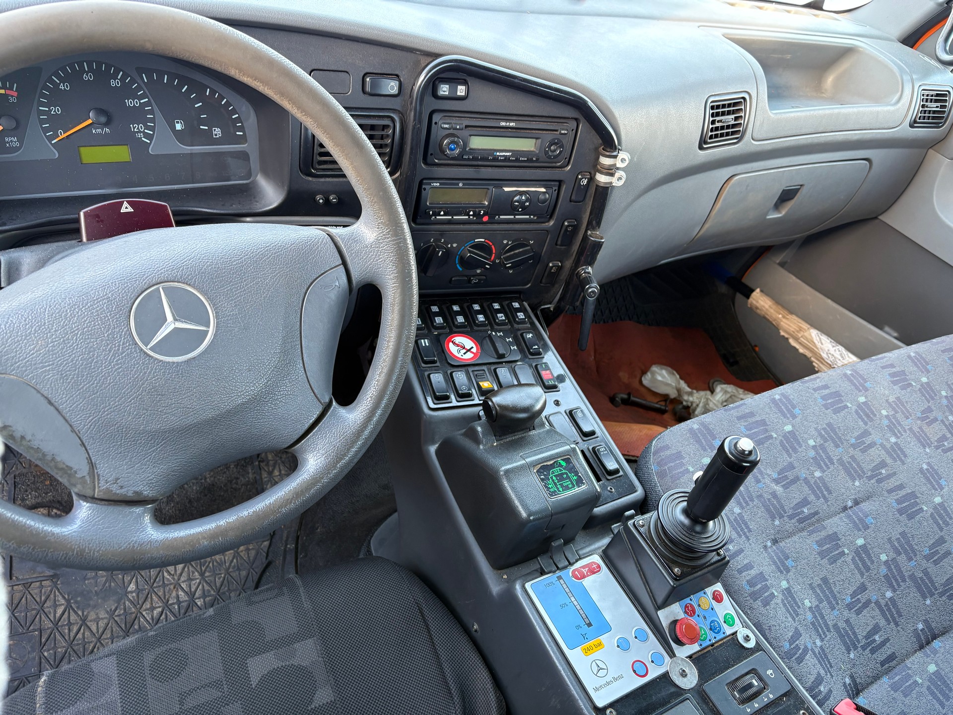 UNIMOG U20 4x4 Kipper-image-4