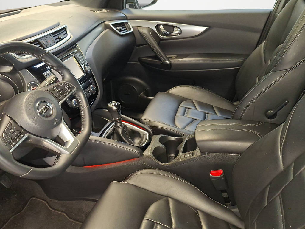 NISSAN Qashqai 1.6 dCi Tekna+ 4x4-image-4