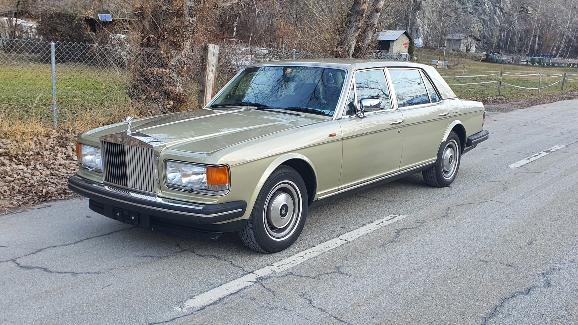 ROLLS-ROYCE Silver Spur