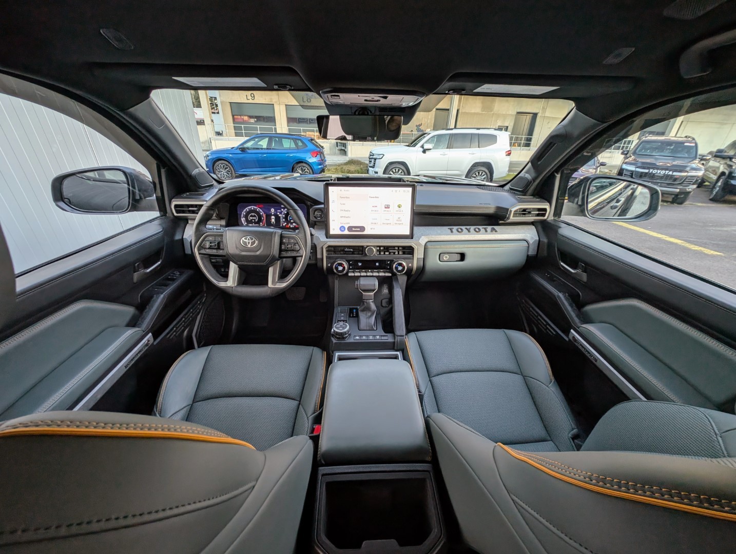 TOYOTA TACOMA TRAILHUNTER HYBRID-showroom-element-3