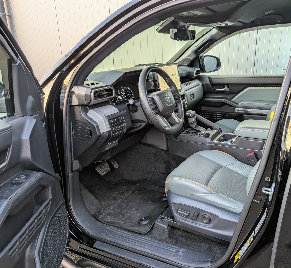 TOYOTA TACOMA TRAILHUNTER HYBRID-showroom-element-2