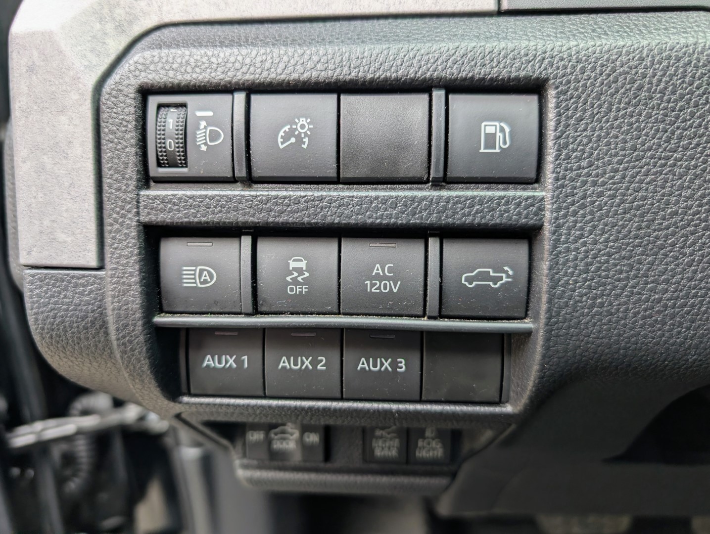 TOYOTA TACOMA TRAILHUNTER HYBRID-image-7