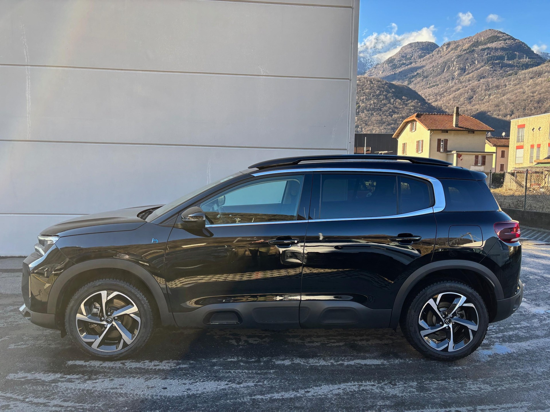 CITROEN C5 Aircross 1.6 Plug-in Hybrid Swiss Edition-image-3