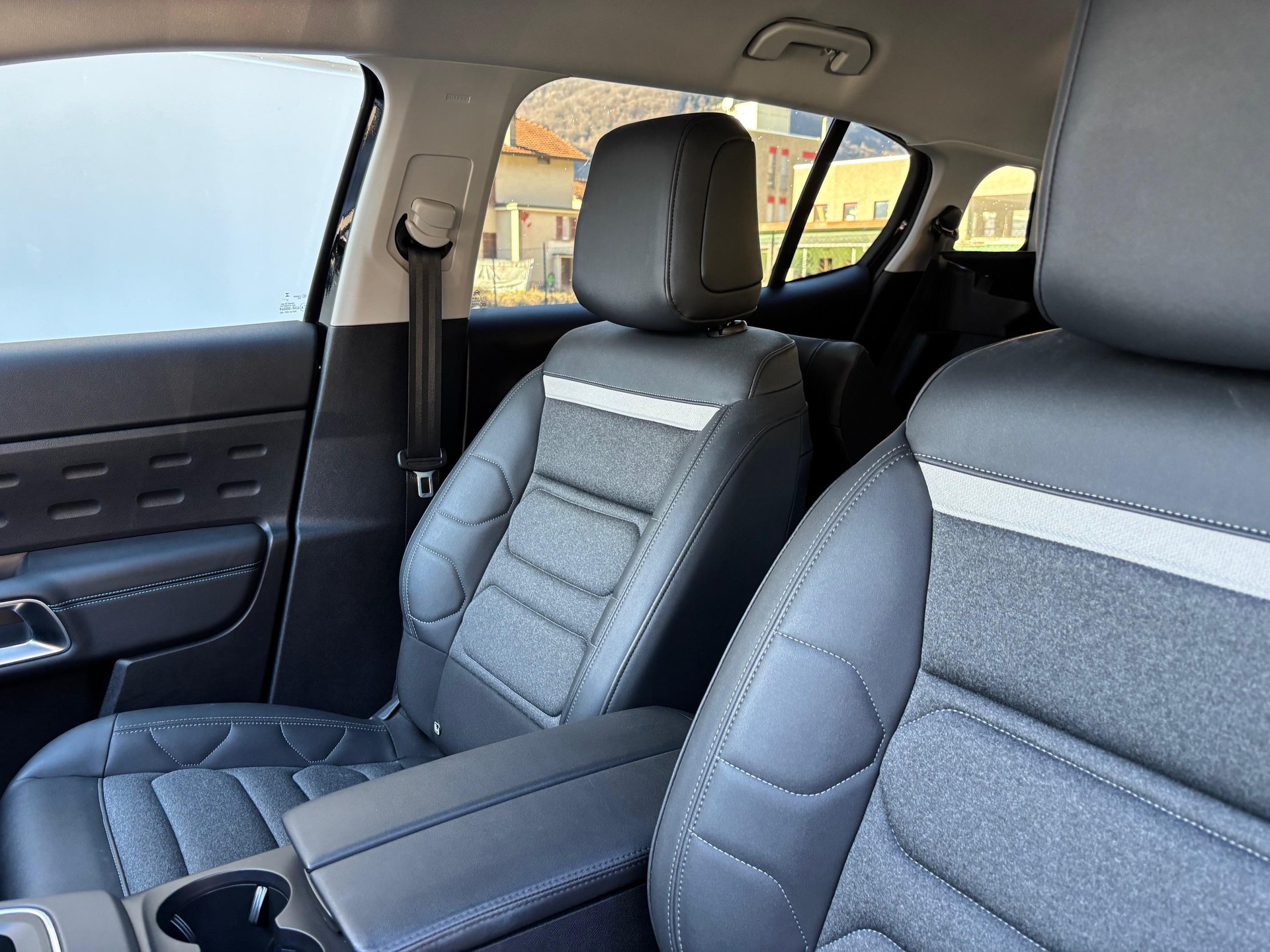 CITROEN C5 Aircross 1.6 Plug-in Hybrid Swiss Edition-image-8