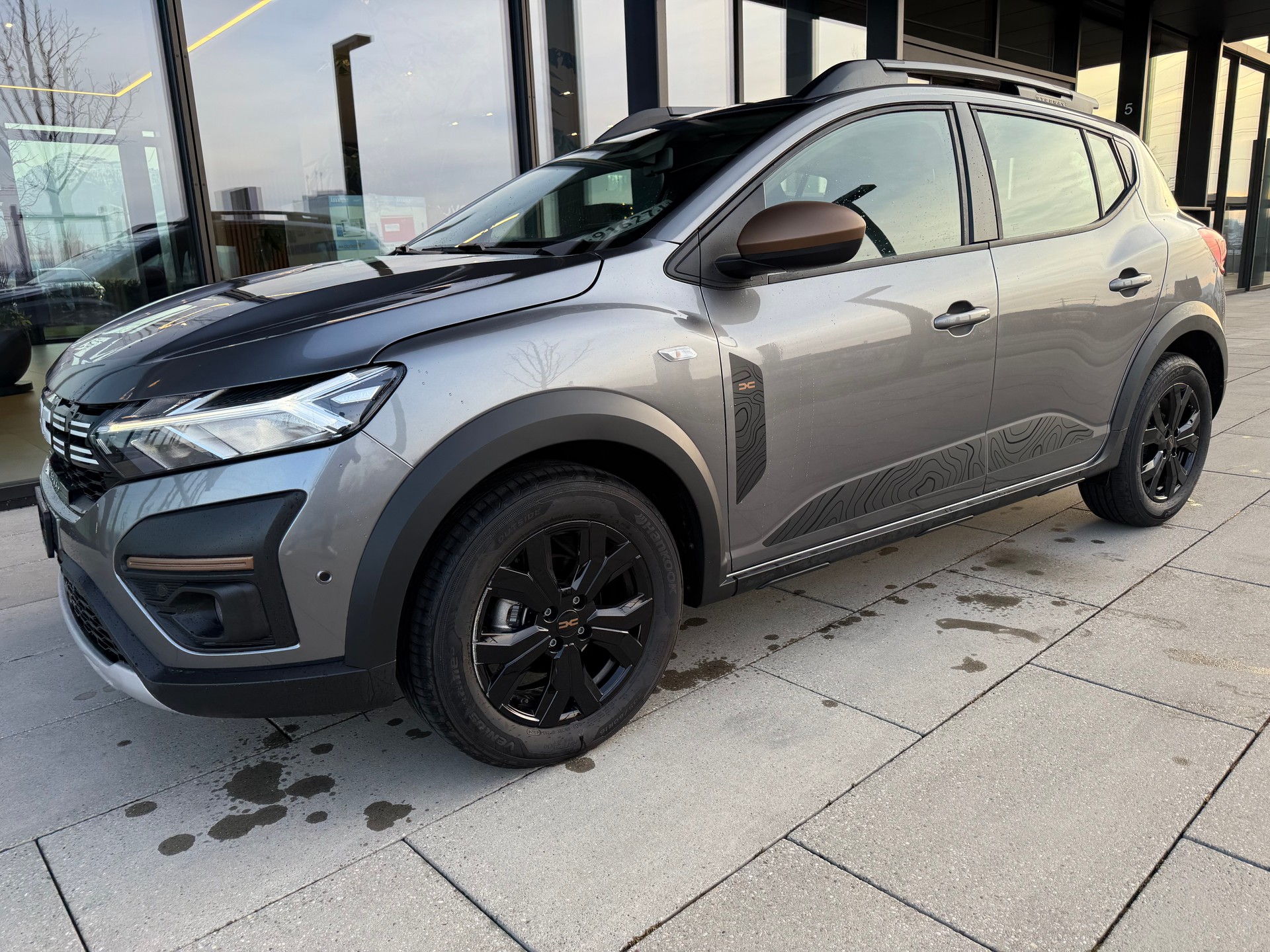DACIA Sandero Stepway TCe 90 Extreme CVT-image-1