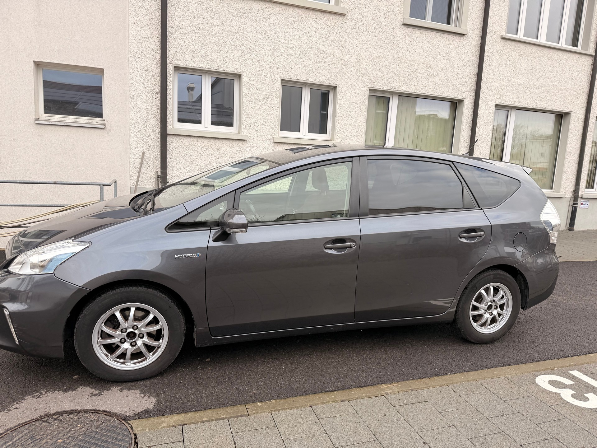TOYOTA Prius+ 1.8 VVT-i HSD Sol Premium-image-2