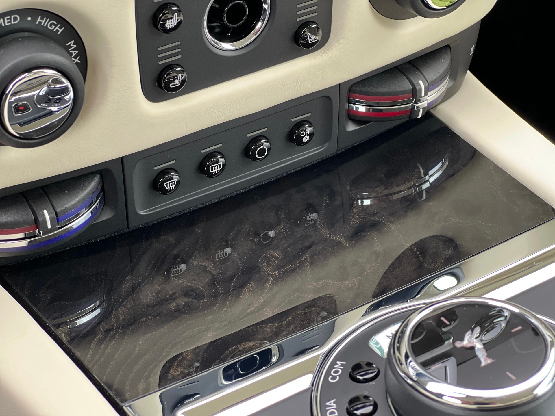 ROLLS-ROYCE Wraith 6.6 V12-image-13