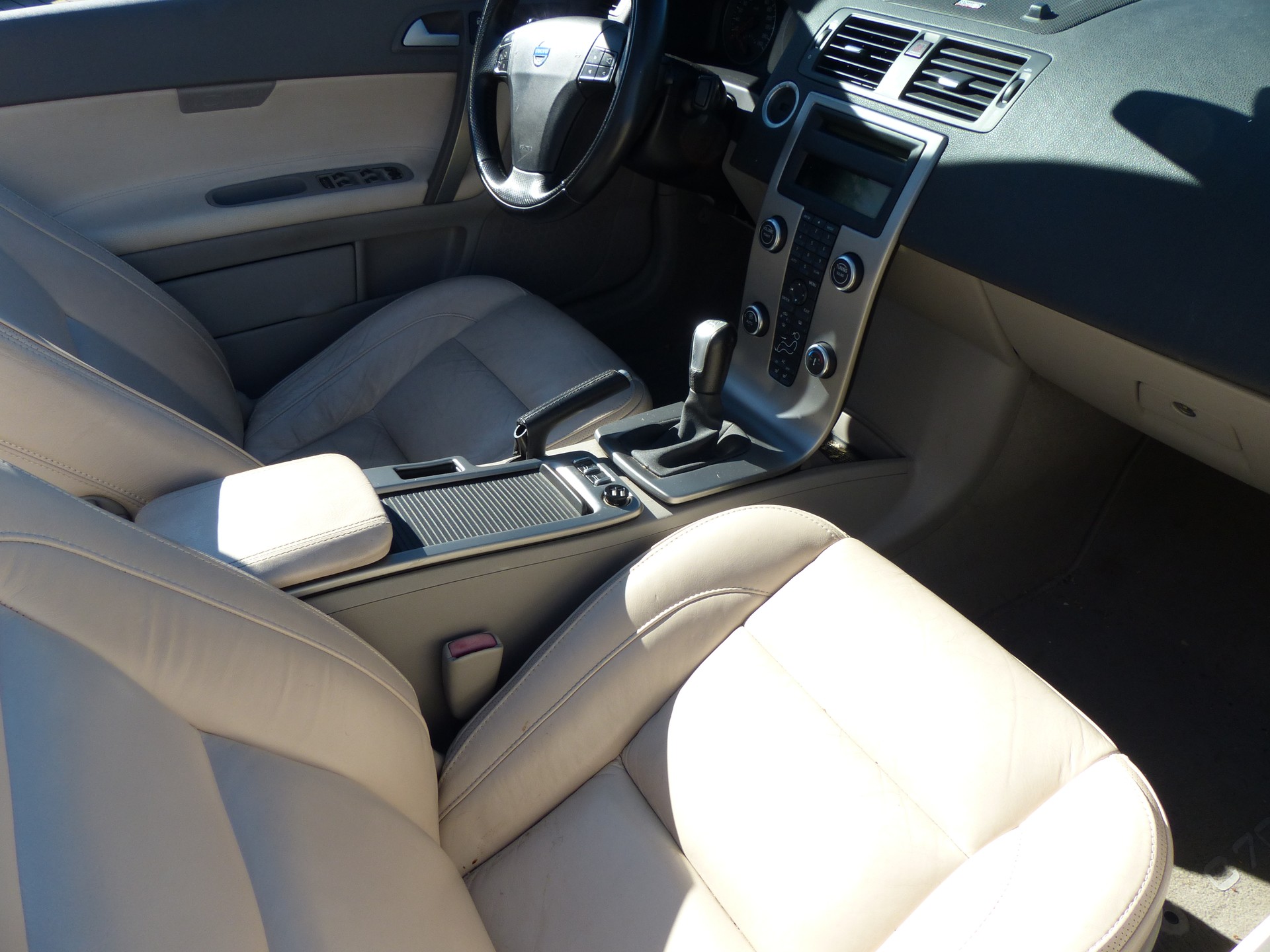 VOLVO C70 2.4i Momentum-image-18