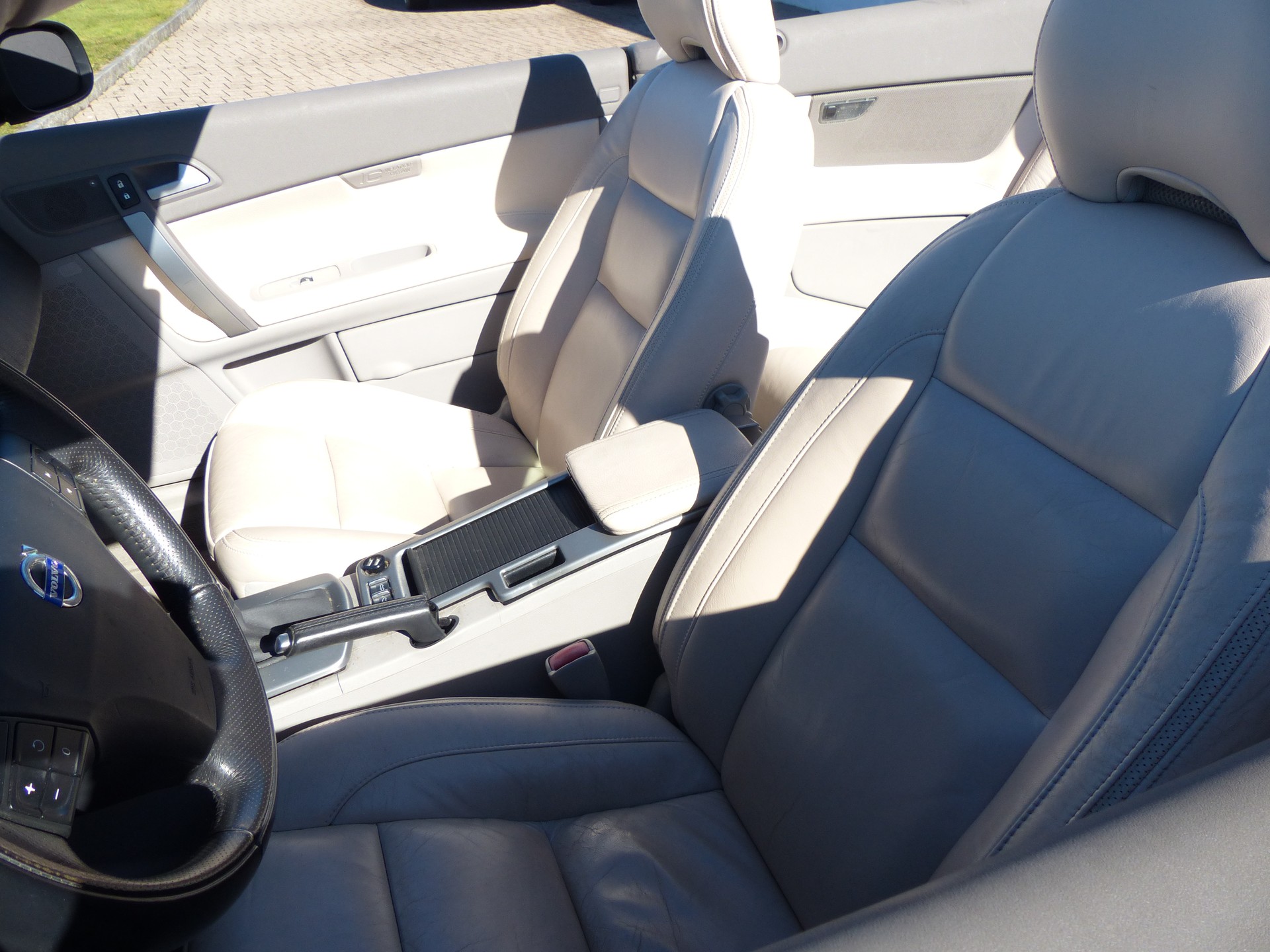 VOLVO C70 2.4i Momentum-image-21