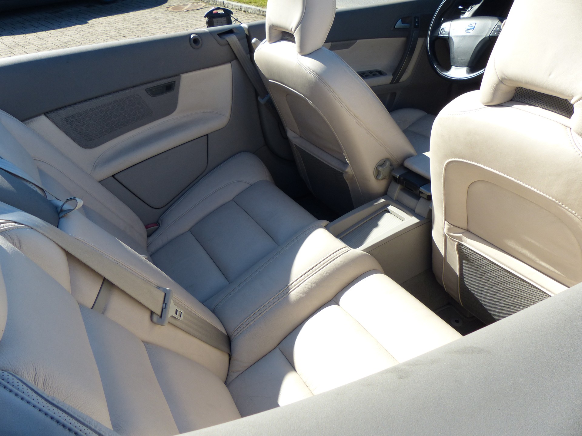 VOLVO C70 2.4i Momentum-image-23
