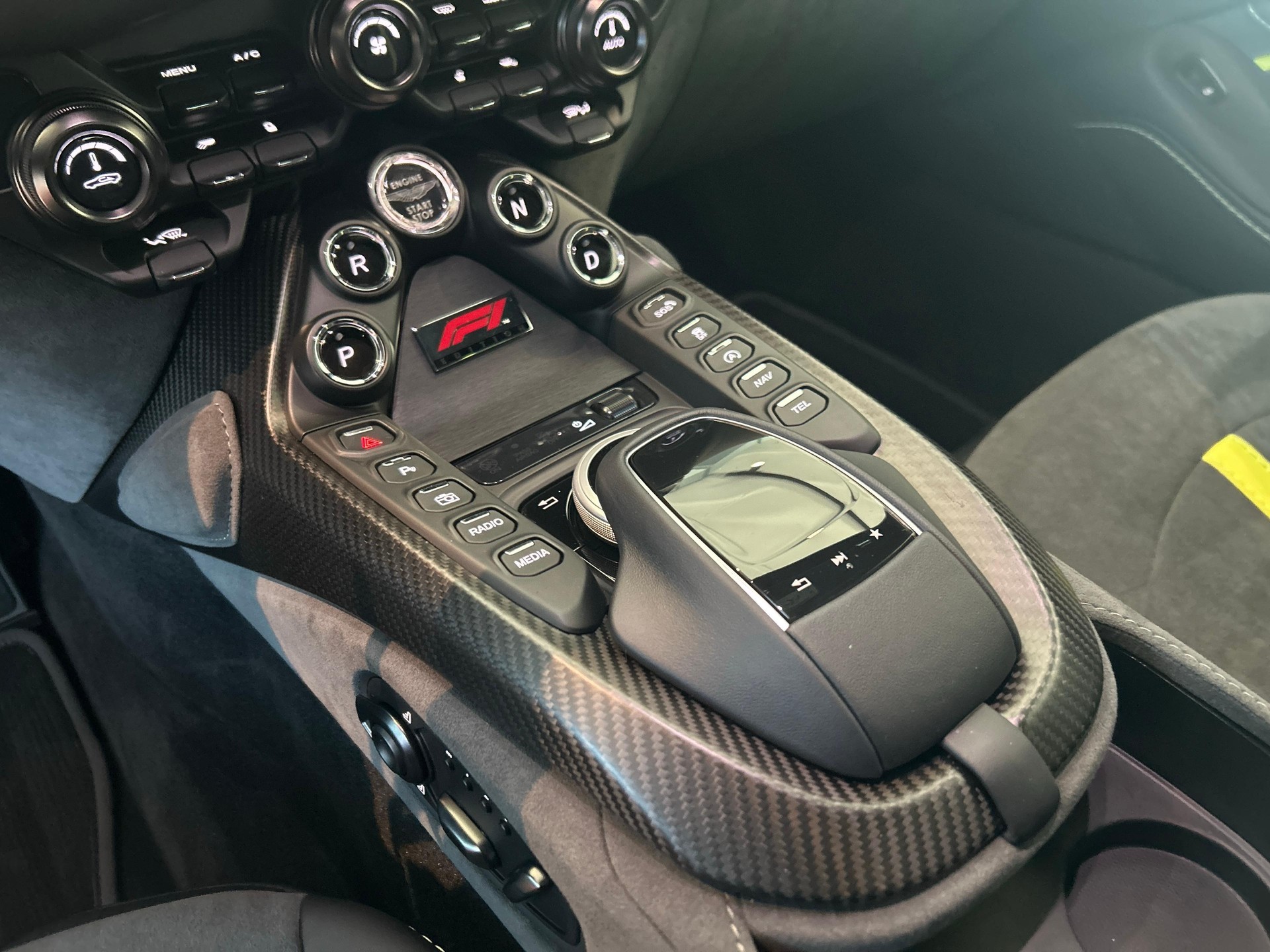 ASTON MARTIN V8 Vantage Coupé 4.0 V8 Bi-Turbo F1-image-18