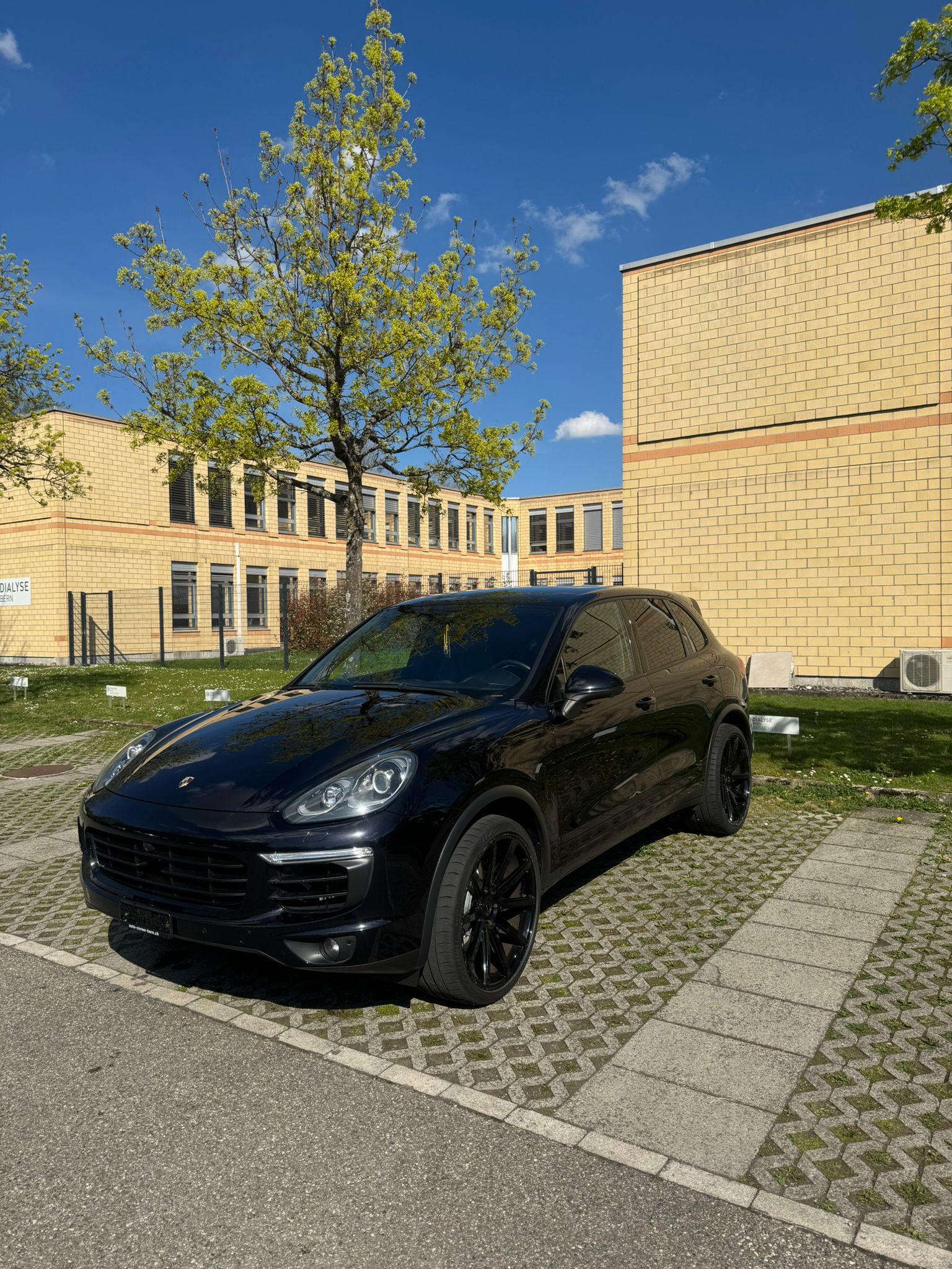 PORSCHE Cayenne S-image-1