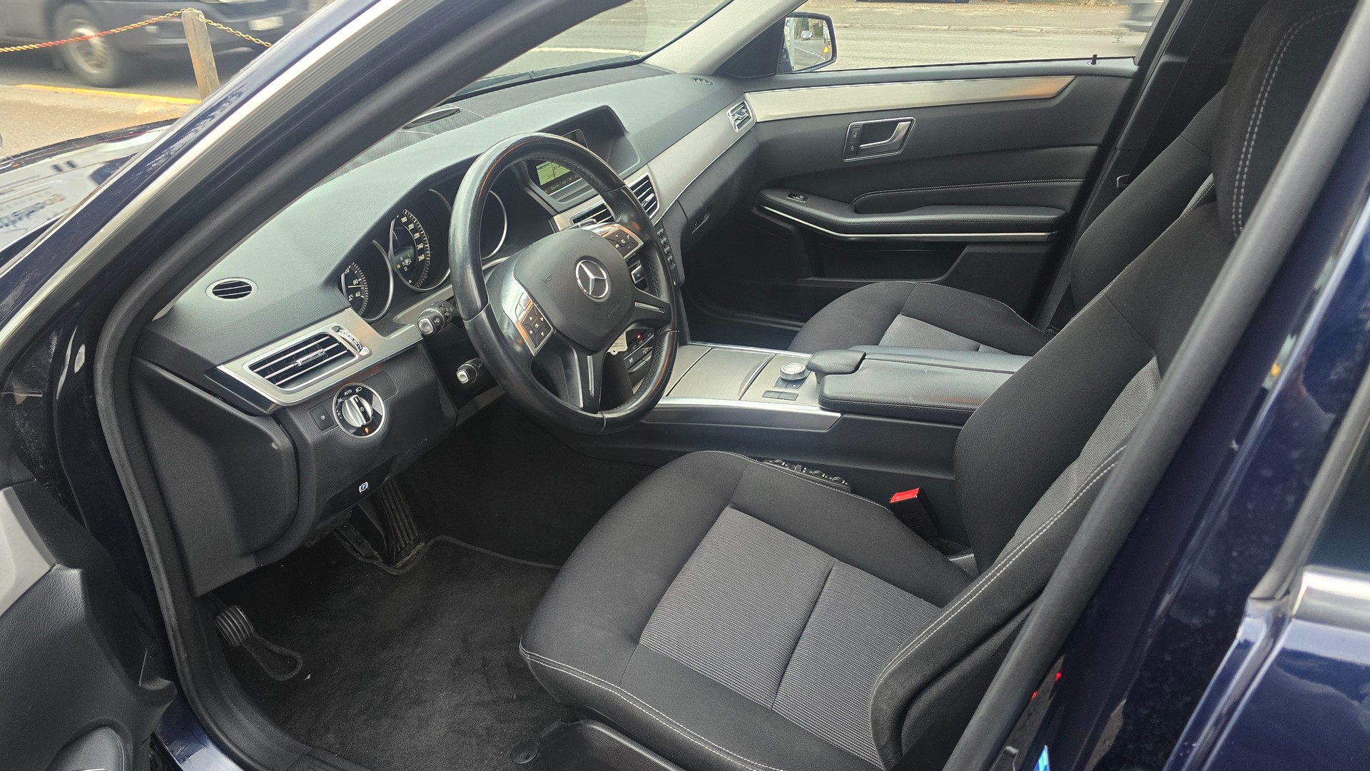 MERCEDES-BENZ E 250 CDI 4Matic 7G-Tronic-image-9