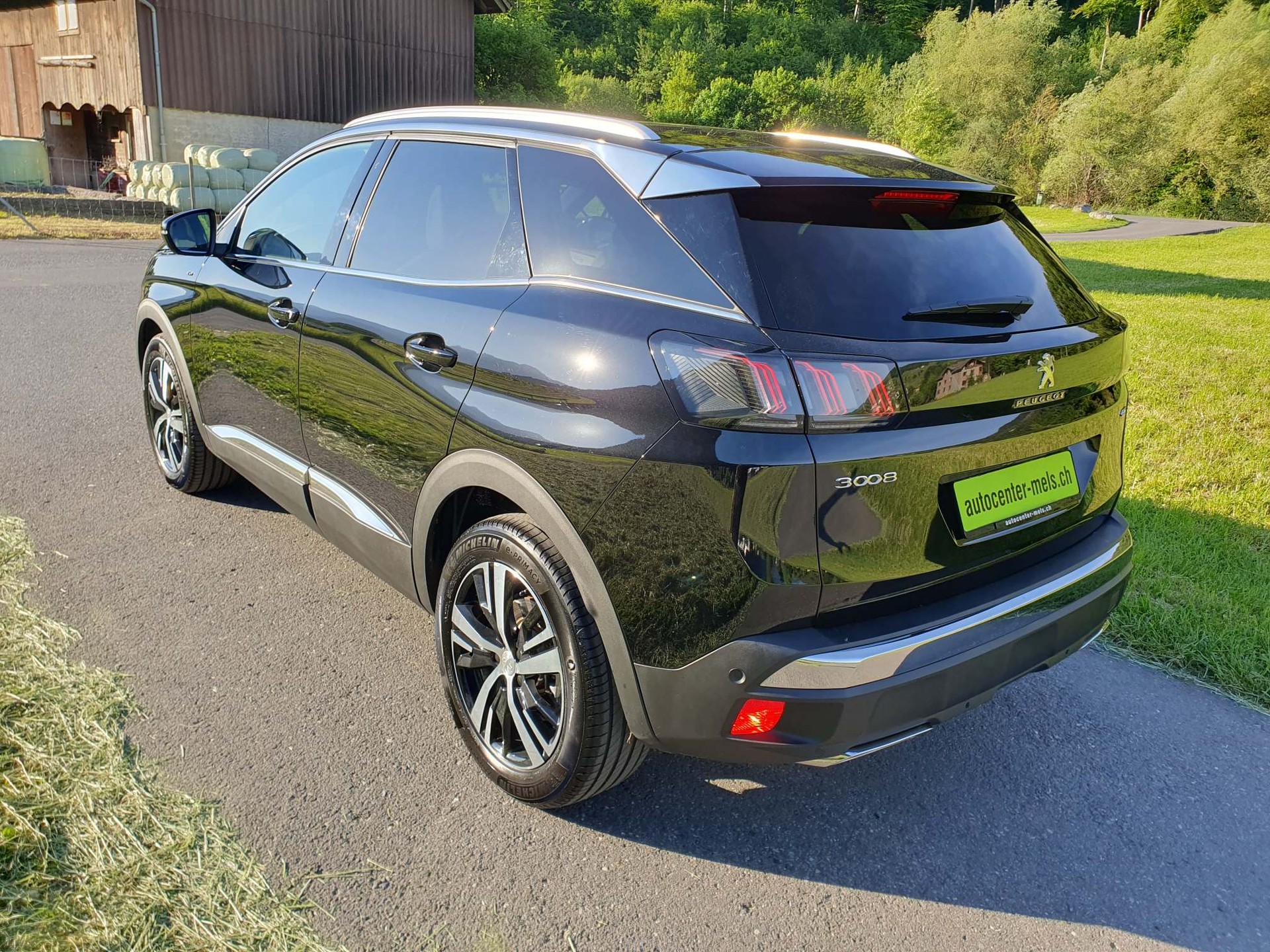PEUGEOT 3008 1.2 Allure Premium GT Turbo-image-4