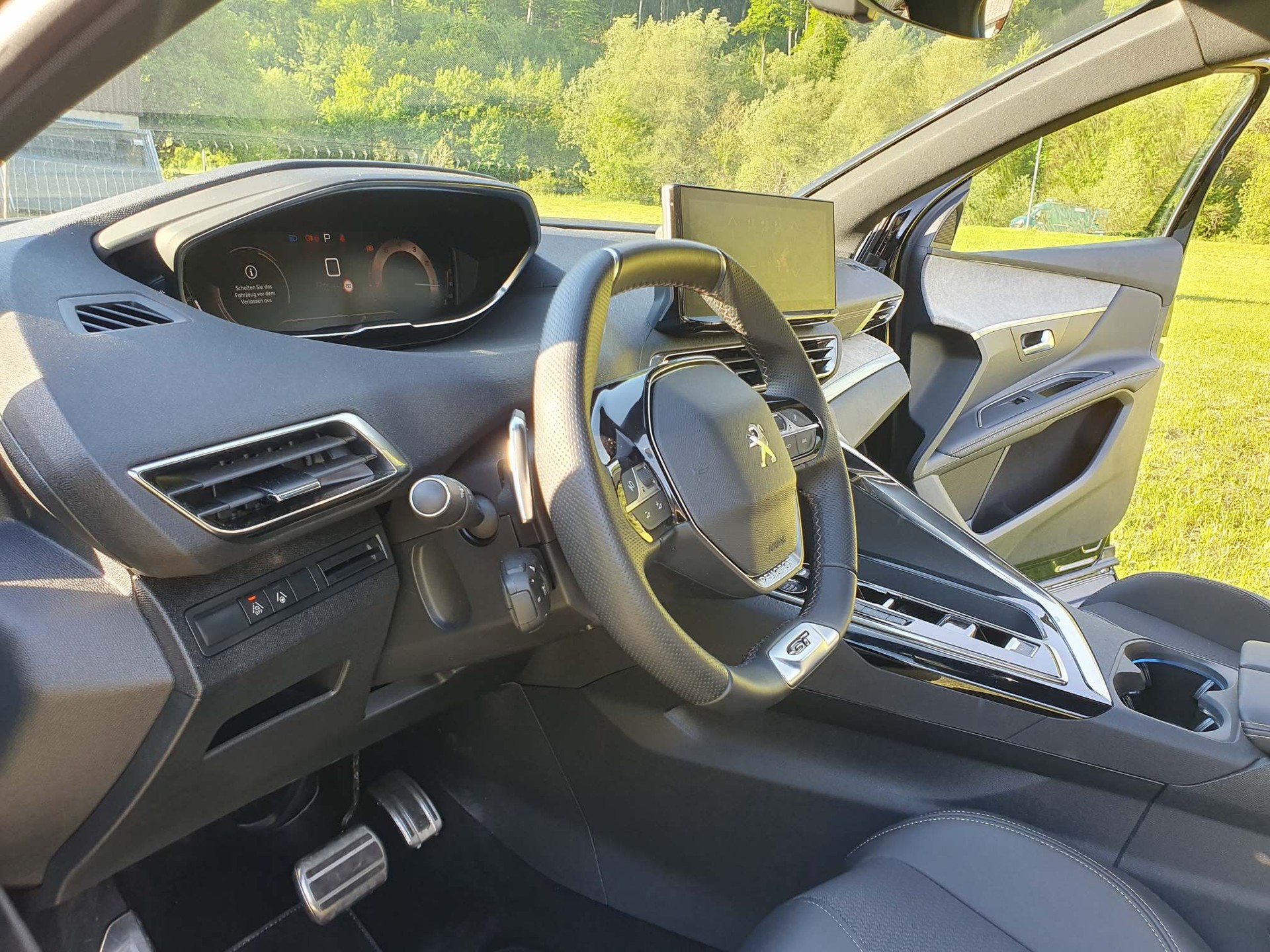 PEUGEOT 3008 1.2 Allure Premium GT Turbo-image-8