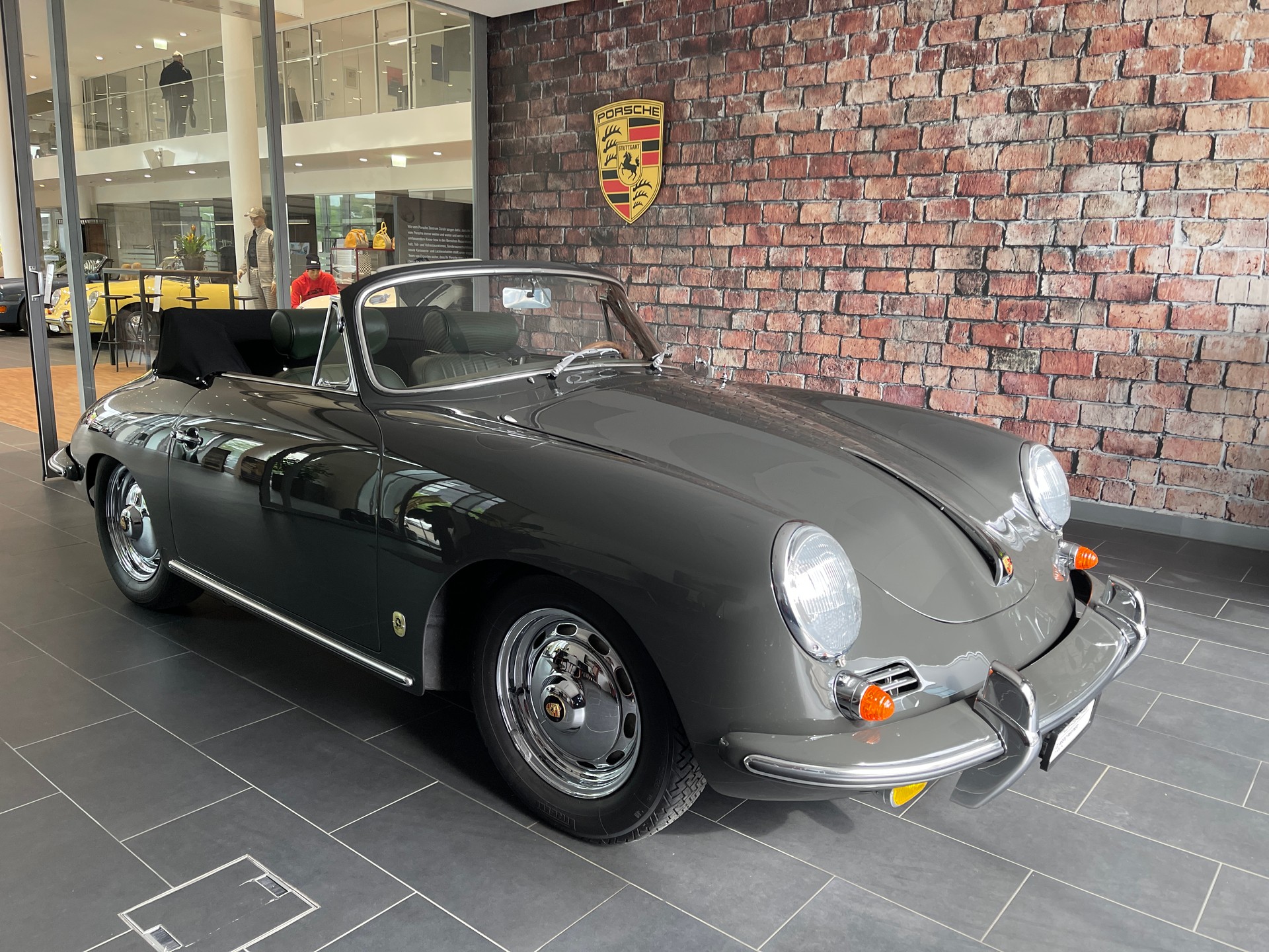 PORSCHE B T6 Cabriolet-showroom-element-2