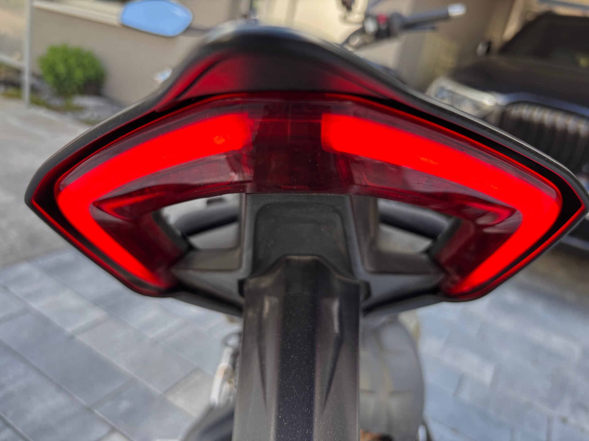 DUCATI Streetfighter V4 S-image-2