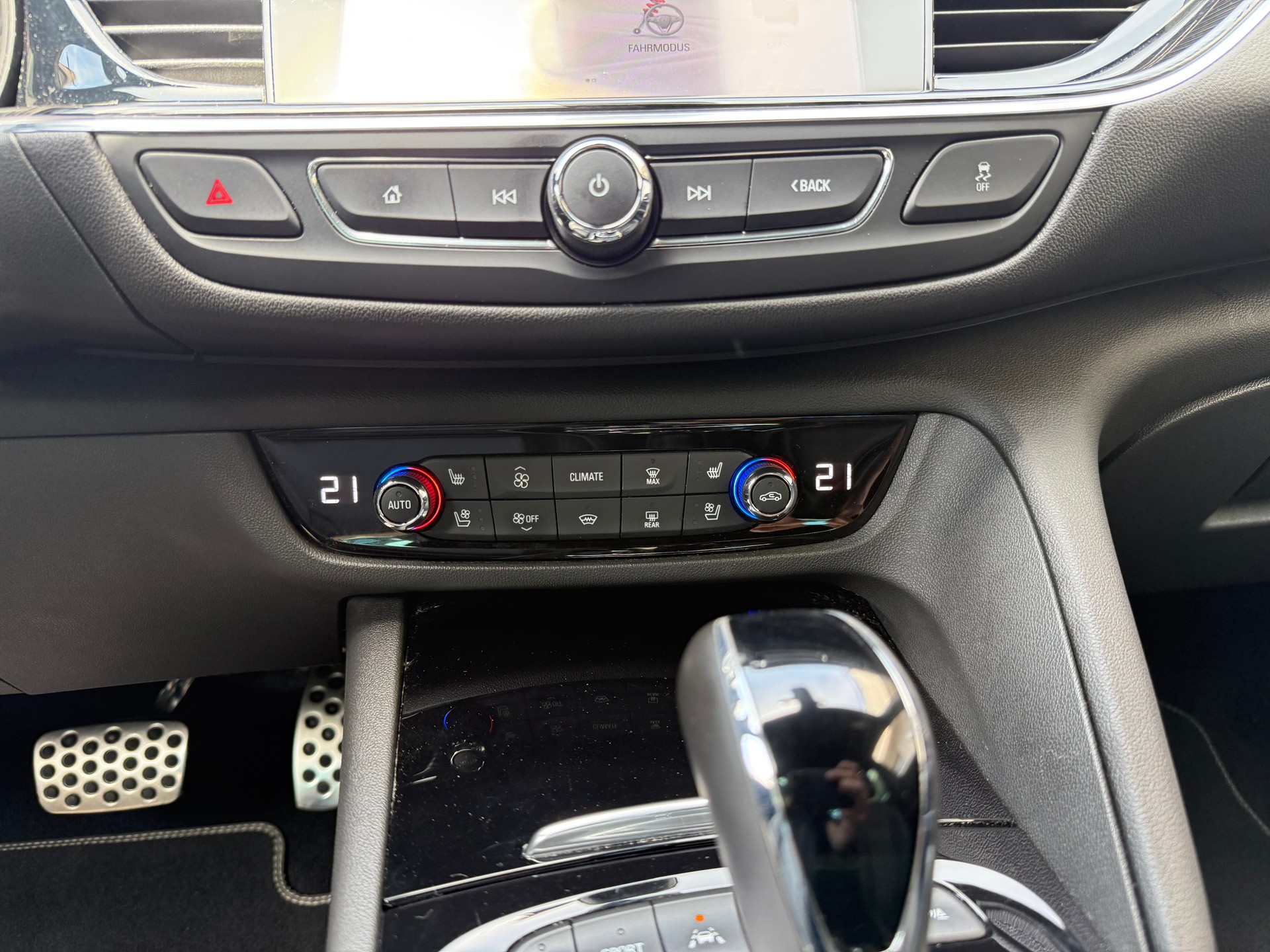 OPEL Insignia 2.0 T Grand Sport OPC line 4WD Automat.-image-16