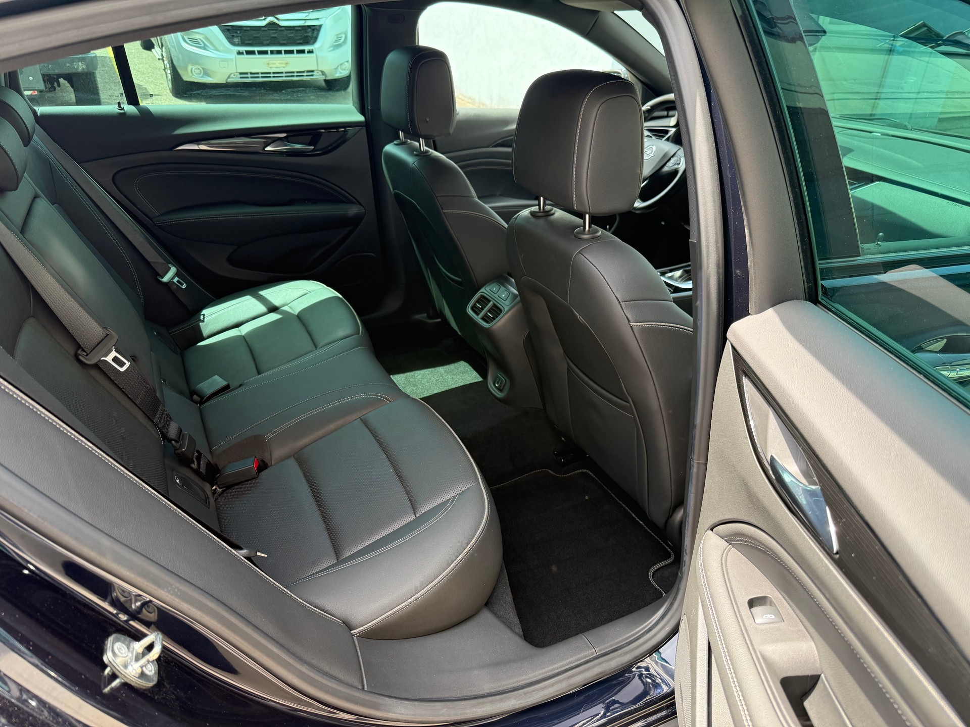 OPEL Insignia 2.0 T Grand Sport OPC line 4WD Automat.-image-23