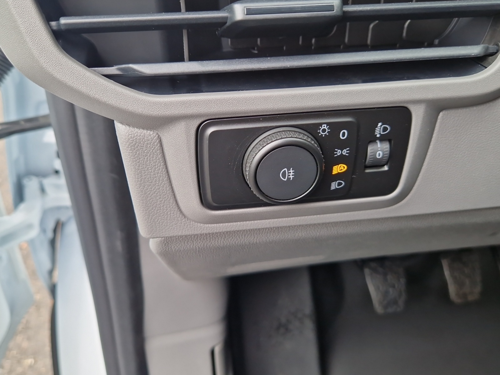 VW Transporter 2.0 TDI-image-16