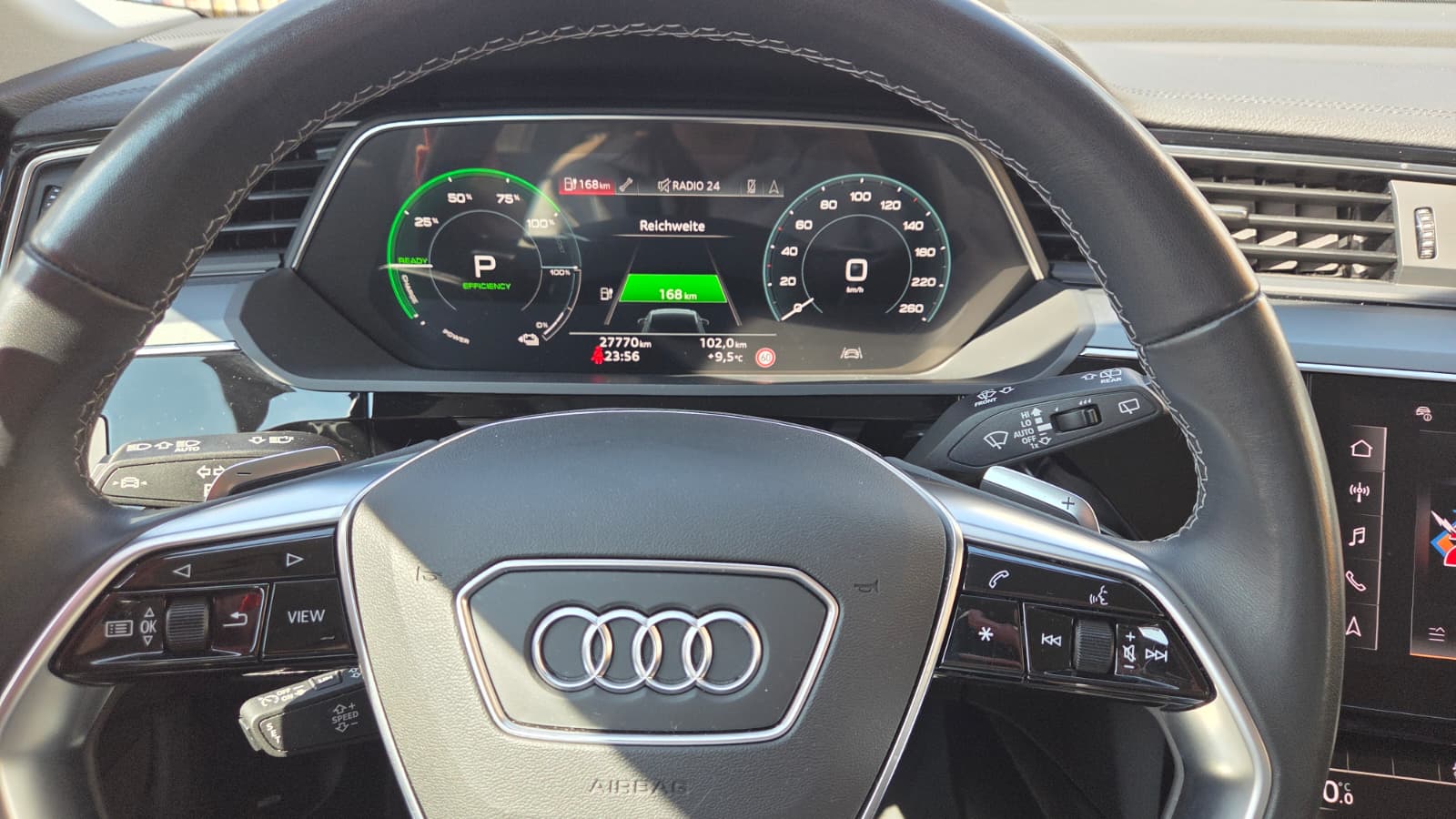 AUDI Q8 55 e-tron advanced quattro-image-10