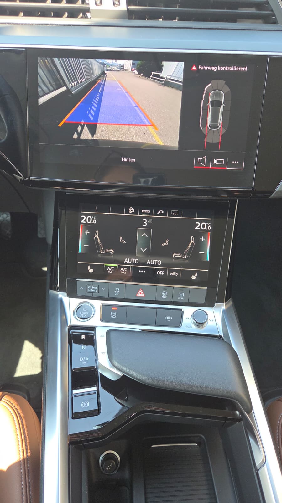 AUDI Q8 55 e-tron advanced quattro-image-11