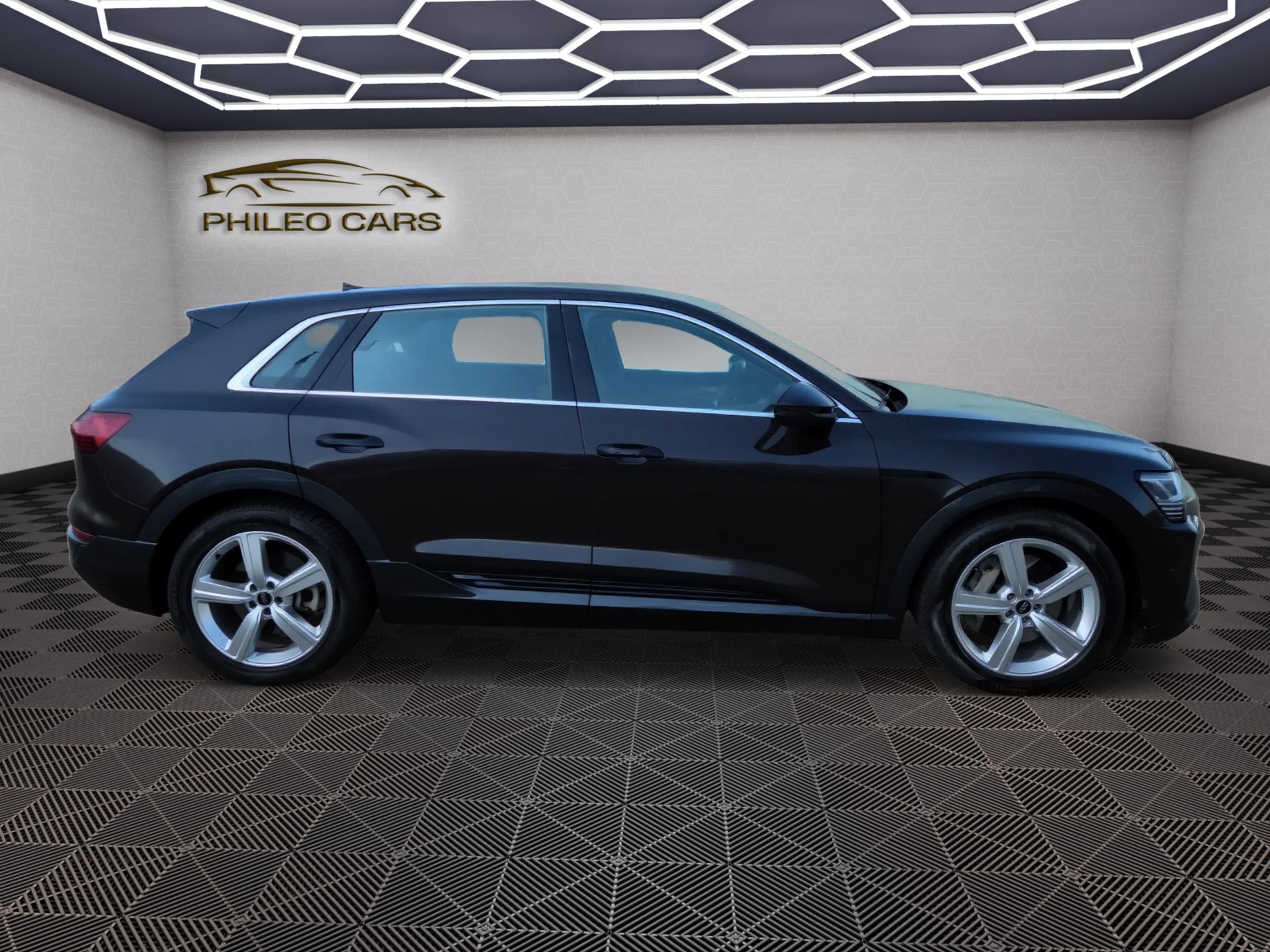 AUDI Q8 55 e-tron advanced quattro-image-4