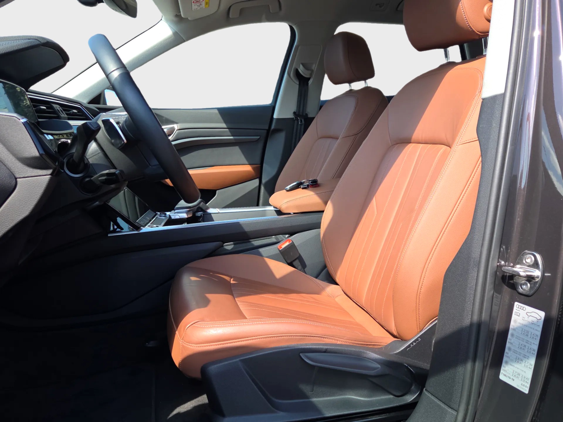 AUDI Q8 55 e-tron advanced quattro-image-12
