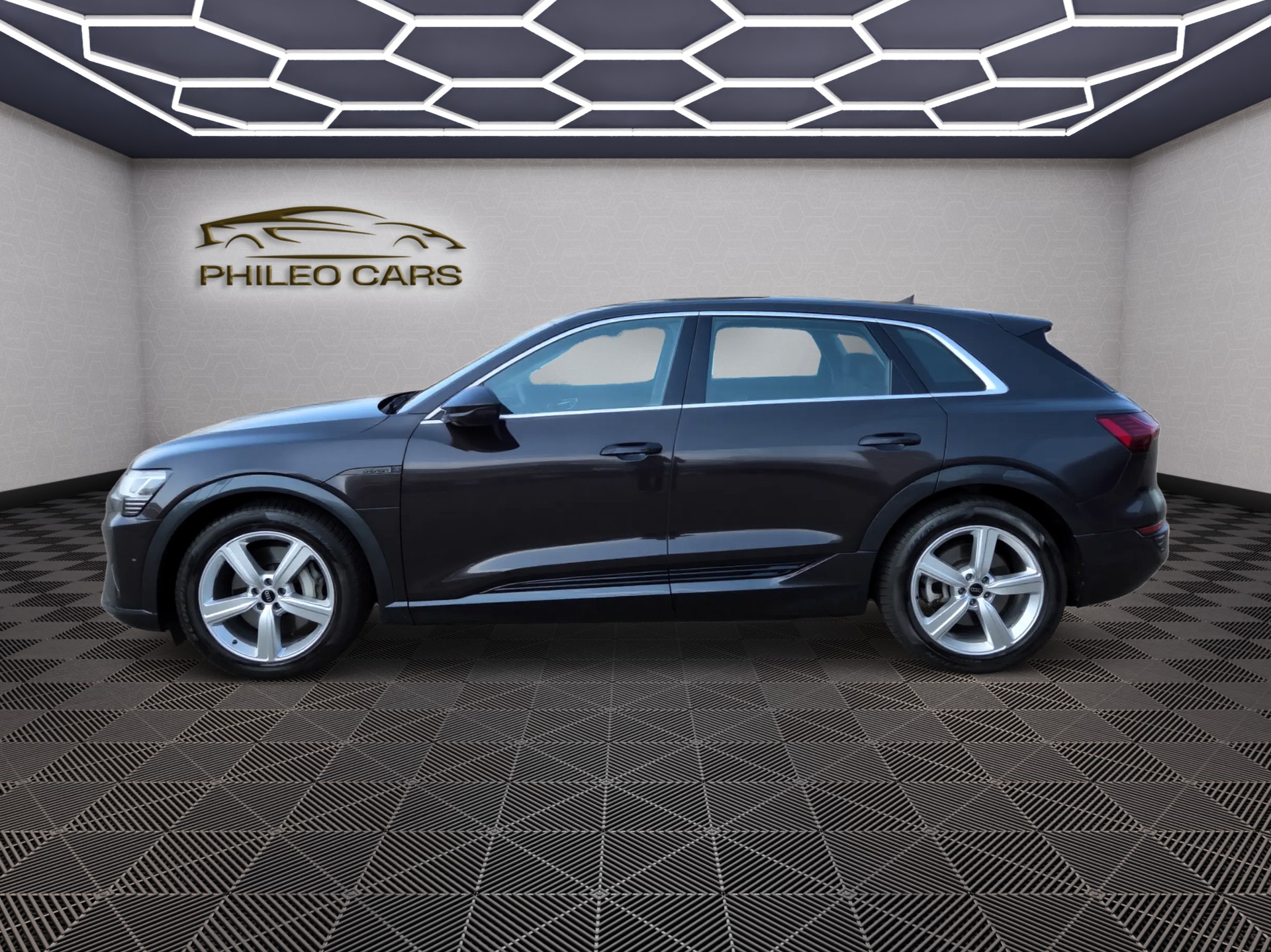 AUDI Q8 55 e-tron advanced quattro-image-3