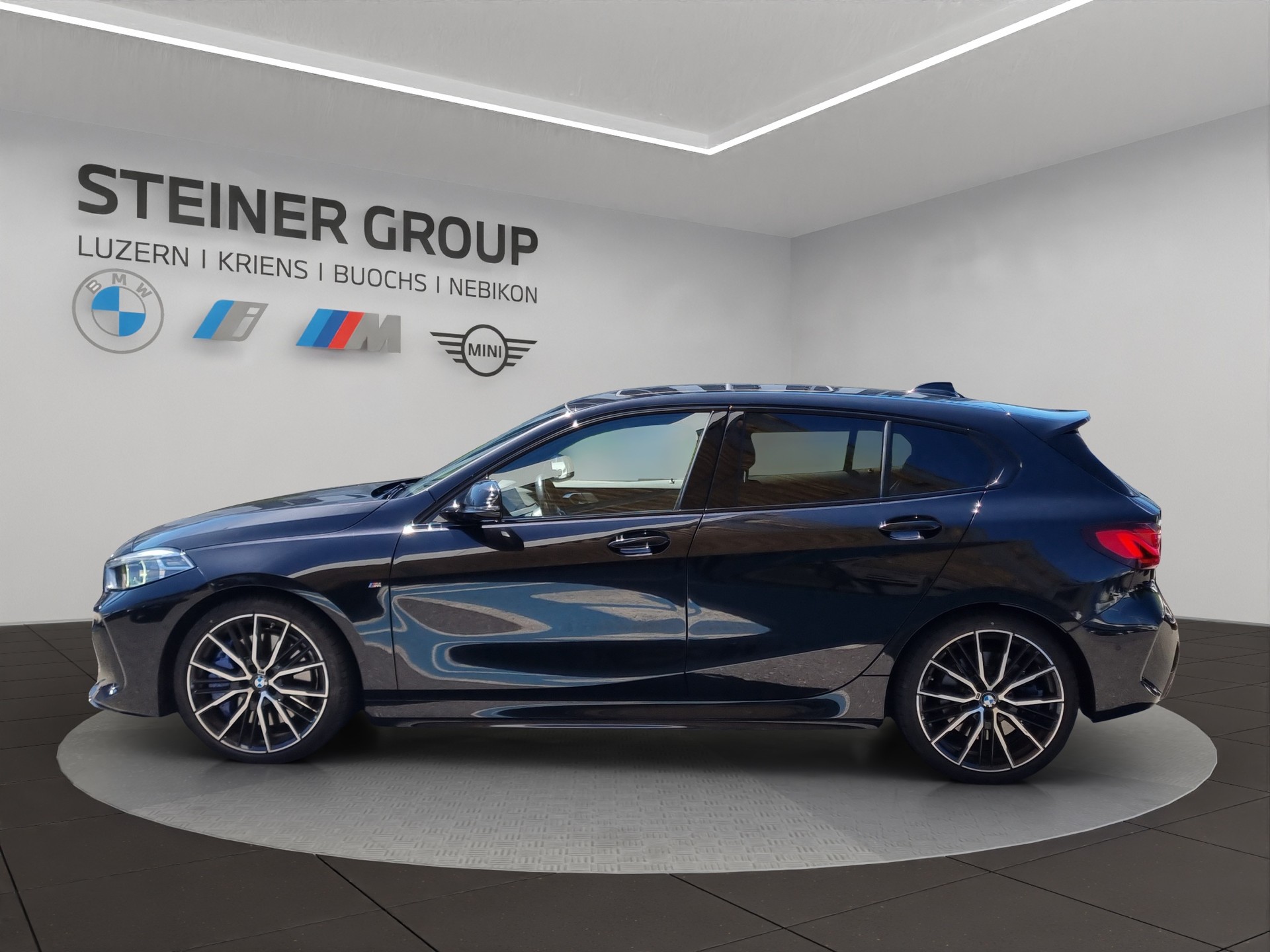 BMW M135i xDrive Steptronic-image-7