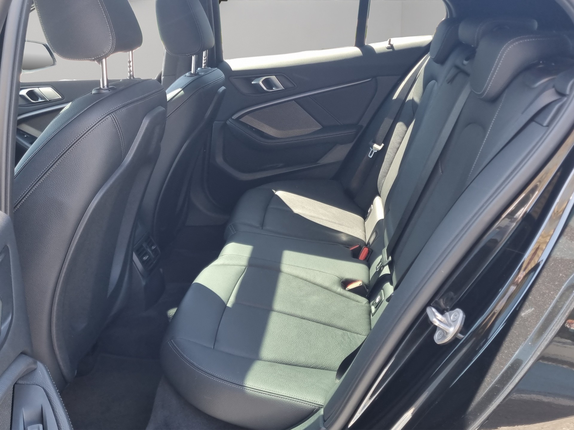 BMW M135i xDrive Steptronic-image-18
