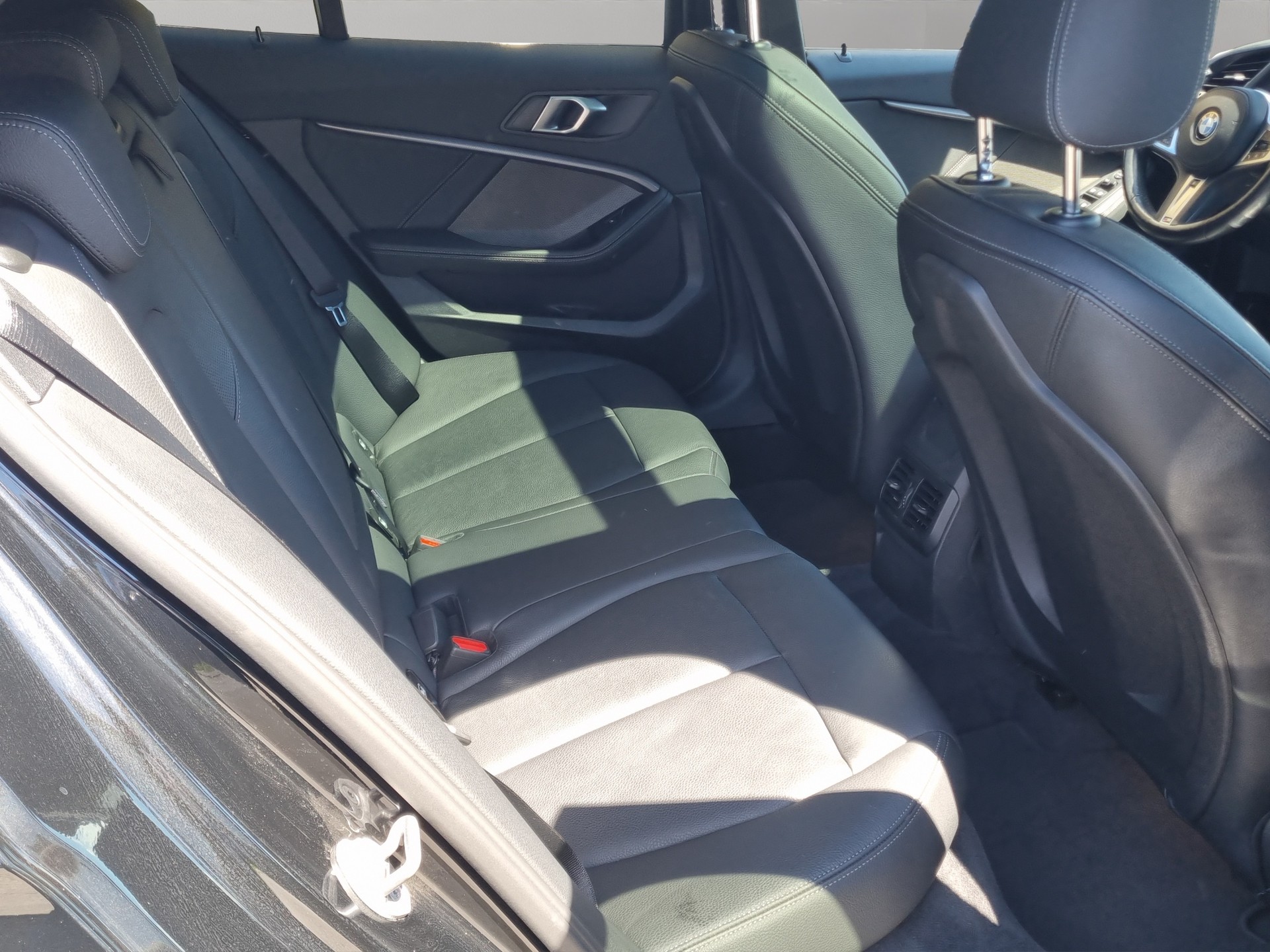 BMW M135i xDrive Steptronic-image-21