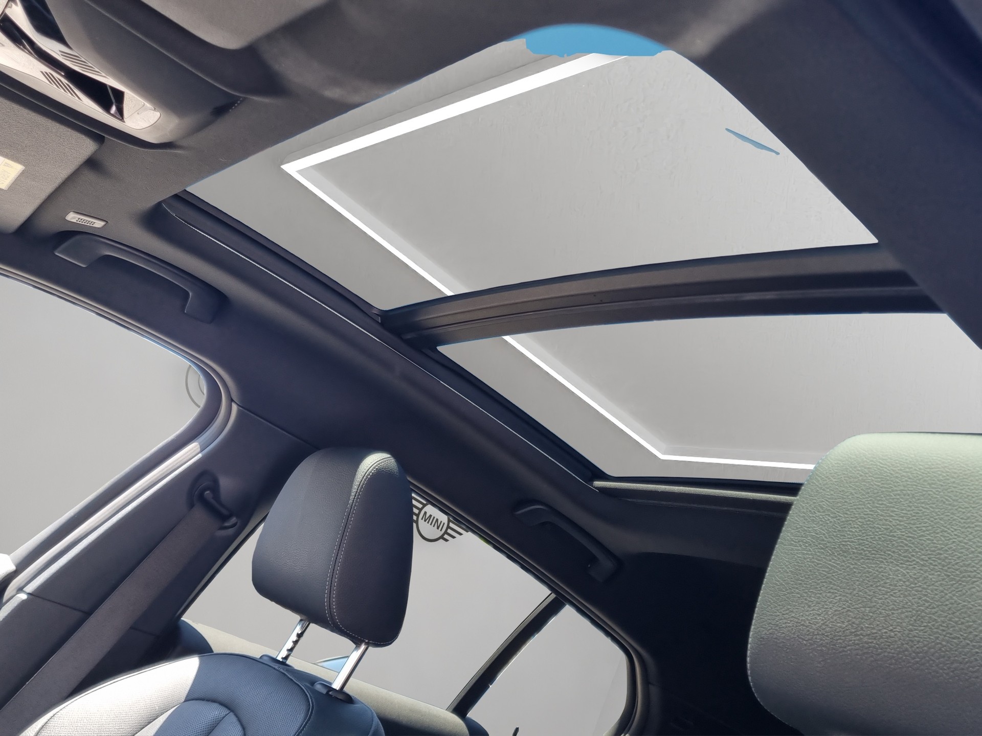 BMW M135i xDrive Steptronic-image-12