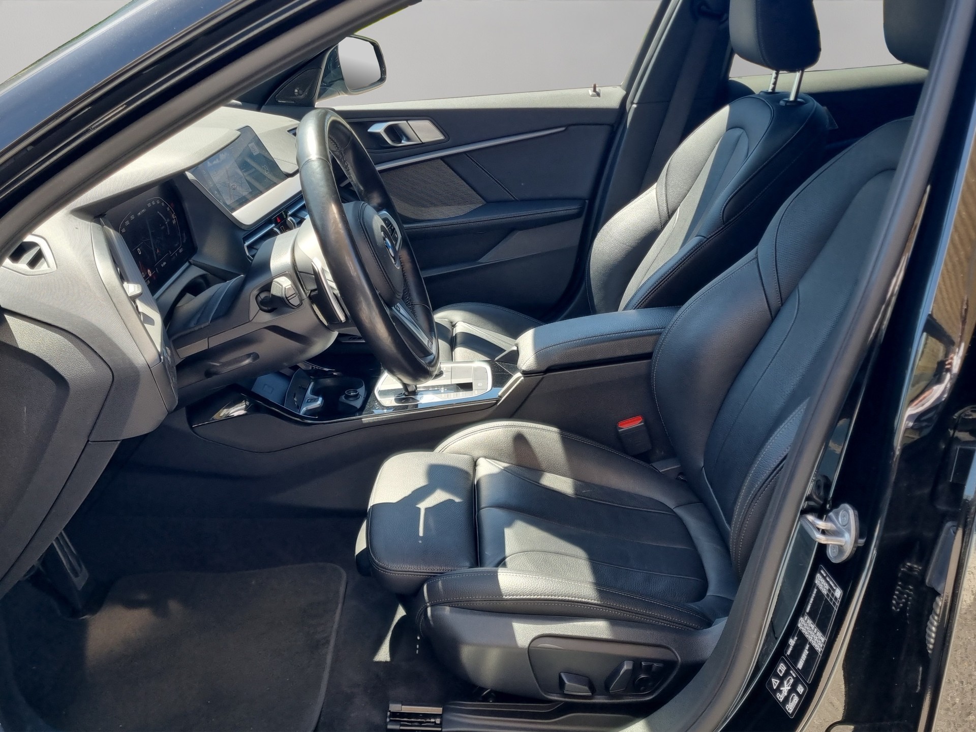 BMW M135i xDrive Steptronic-image-10