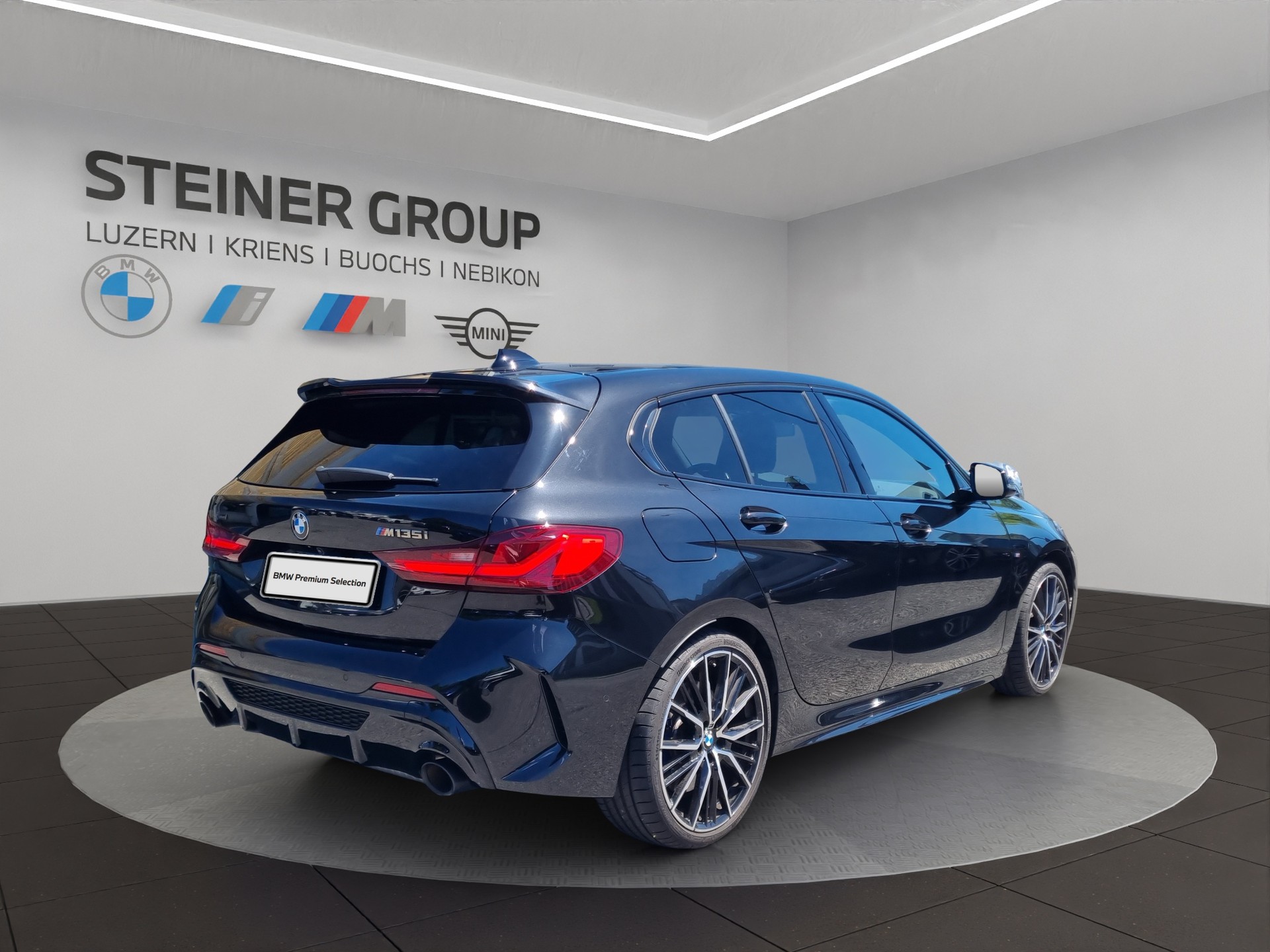 BMW M135i xDrive Steptronic-image-4