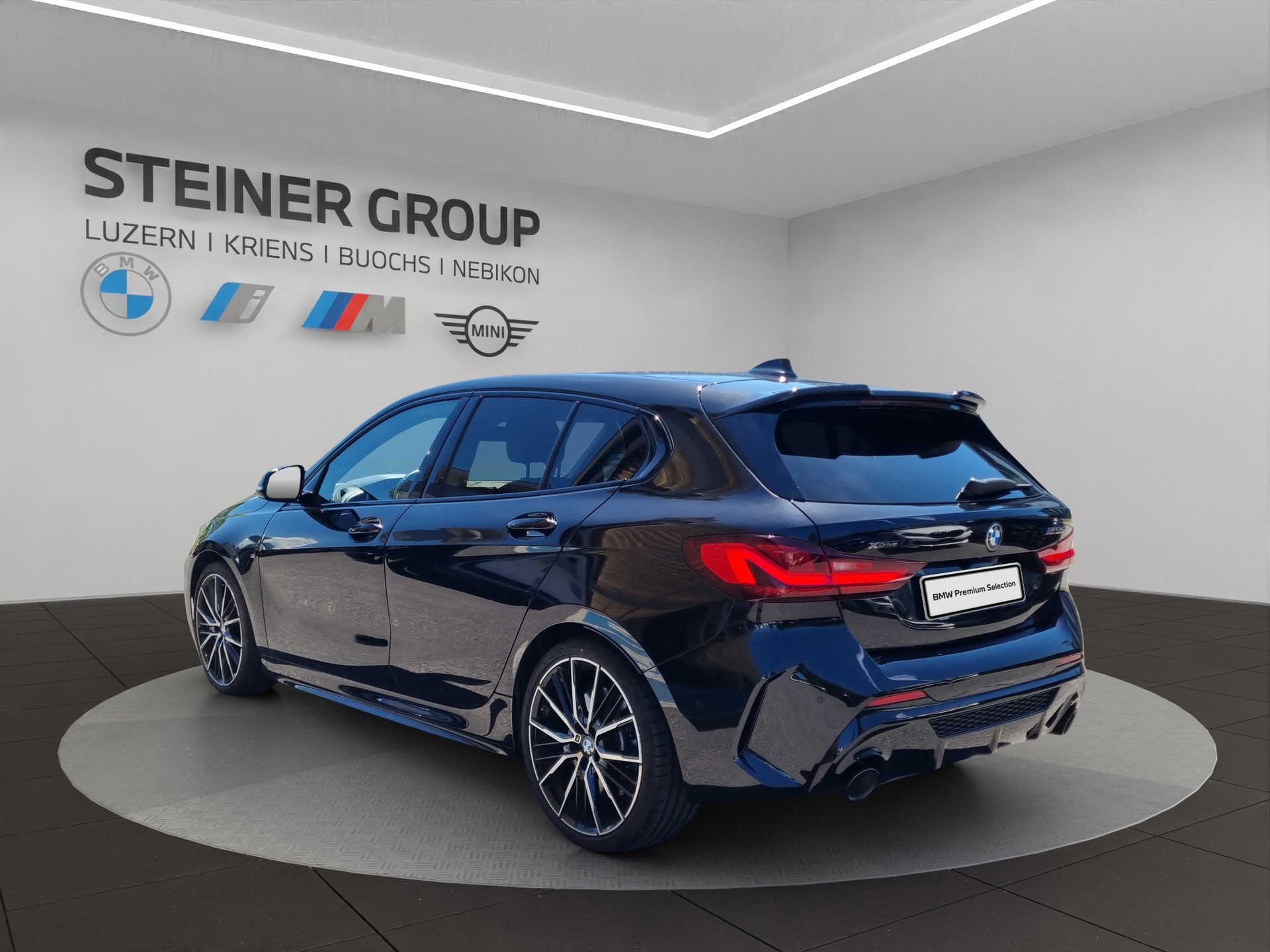 BMW M135i xDrive Steptronic-image-6