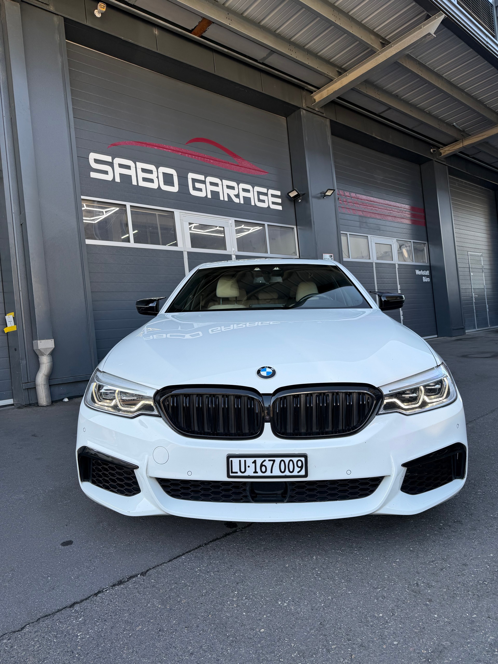 BMW Serie 5 G30 M550i xDrive-showroom-element-2