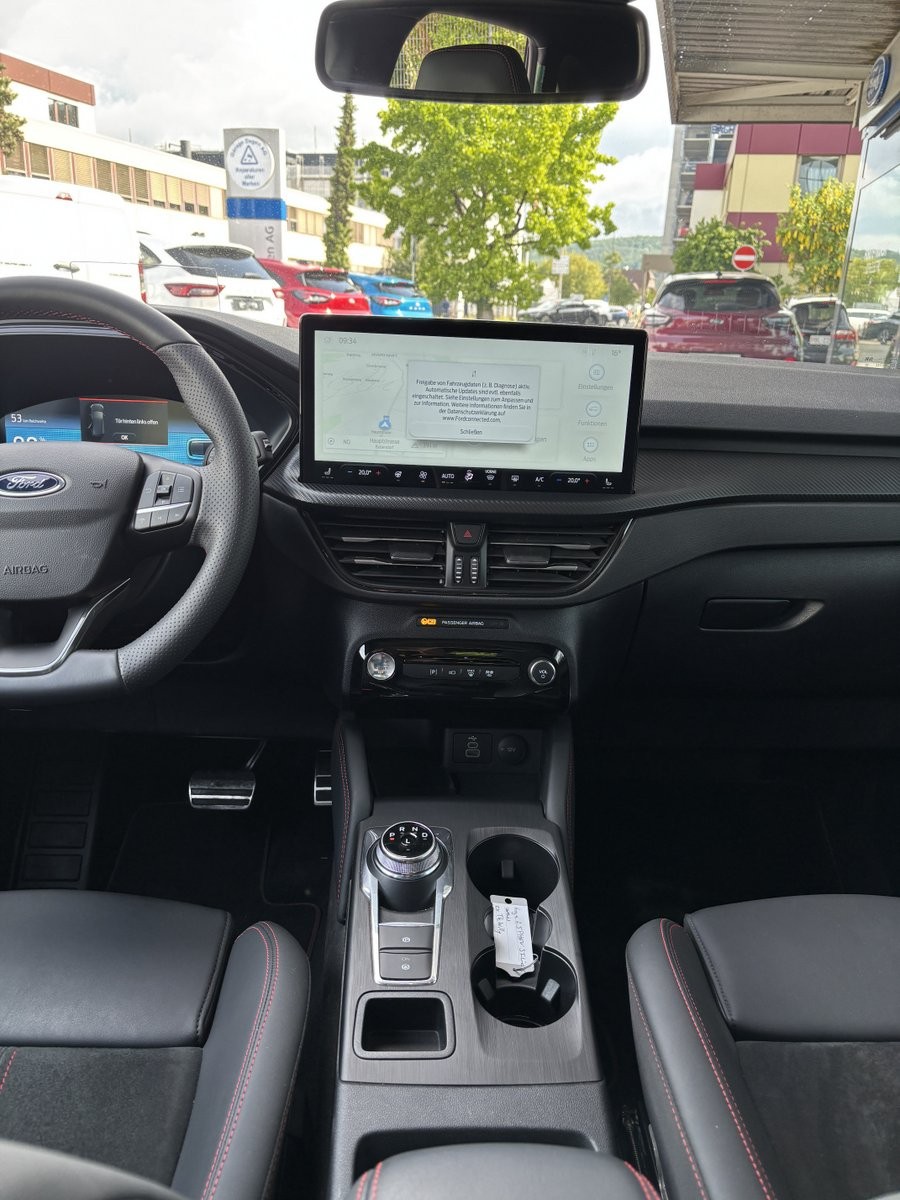 FORD Kuga 2.5 Plug-in Hybrid ST-Line X-showroom-element-2