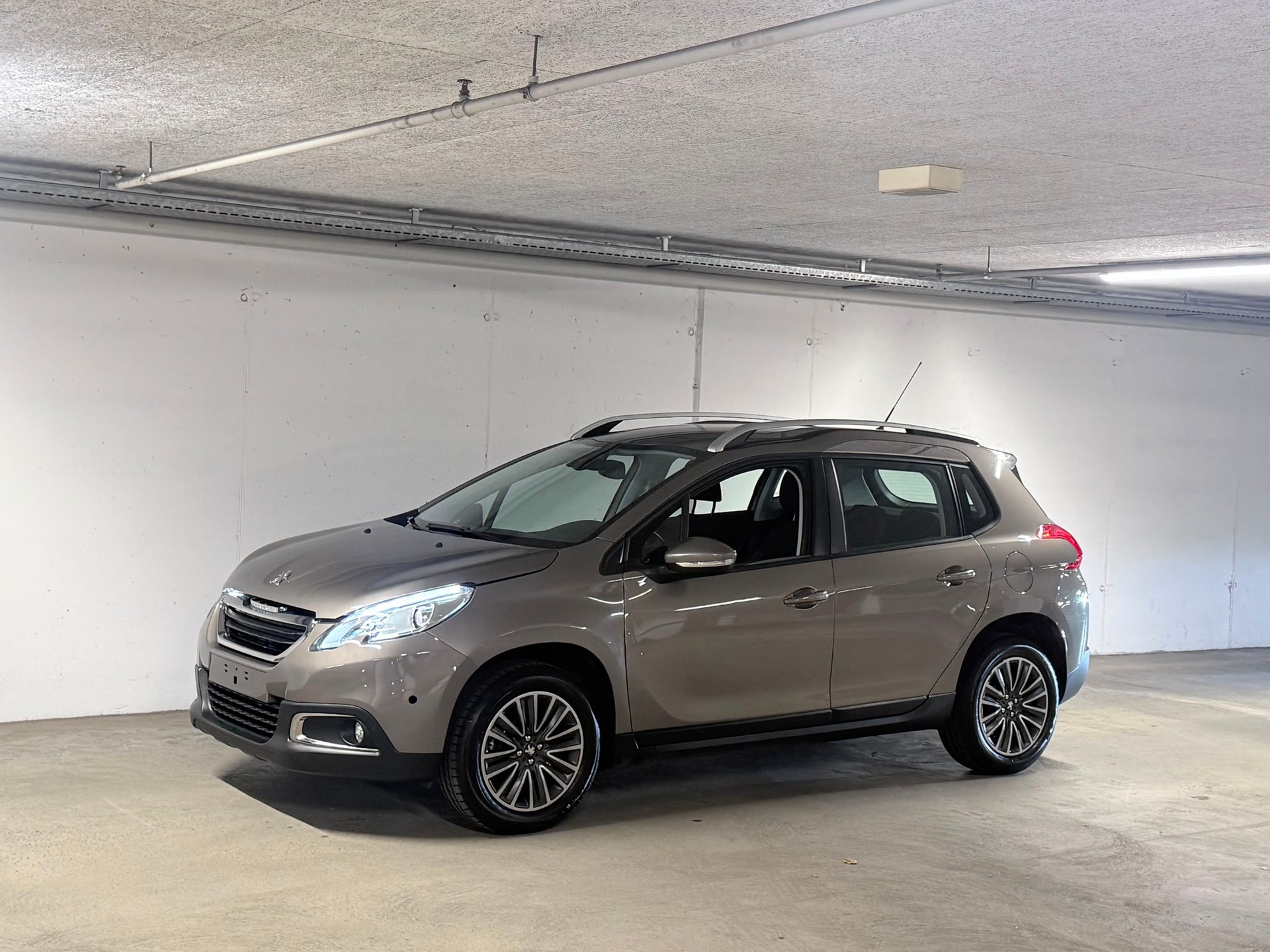 PEUGEOT 2008 1.2 PureTech Allure EAT6 // MFK NEU