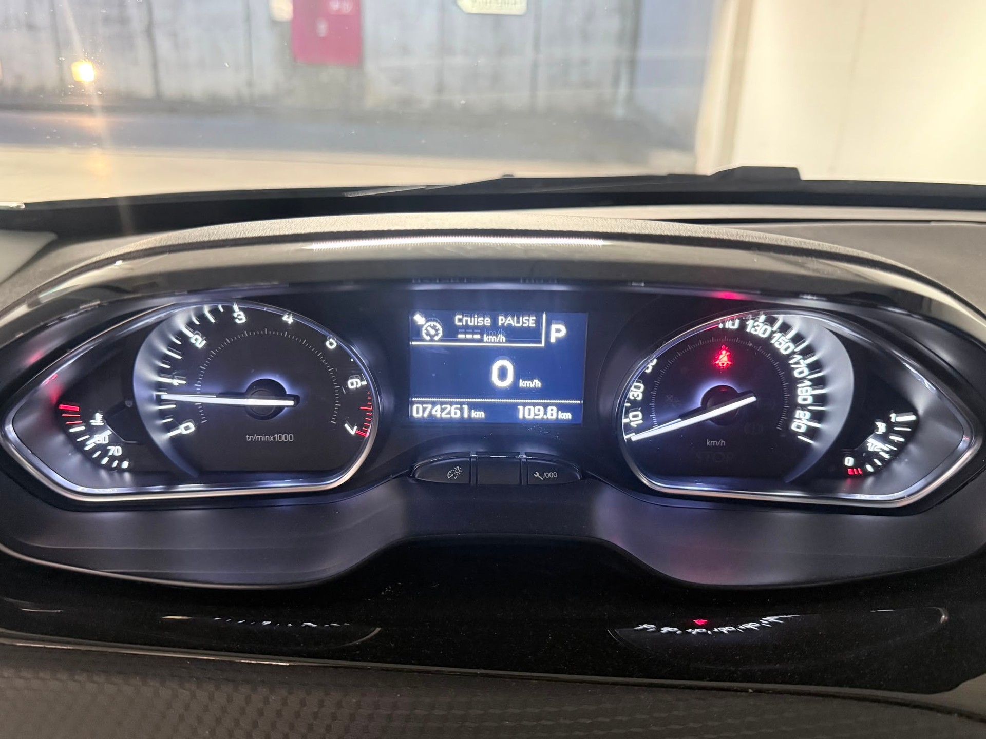 PEUGEOT 2008 1.2 PureTech Allure EAT6 // MFK NEU-image-10