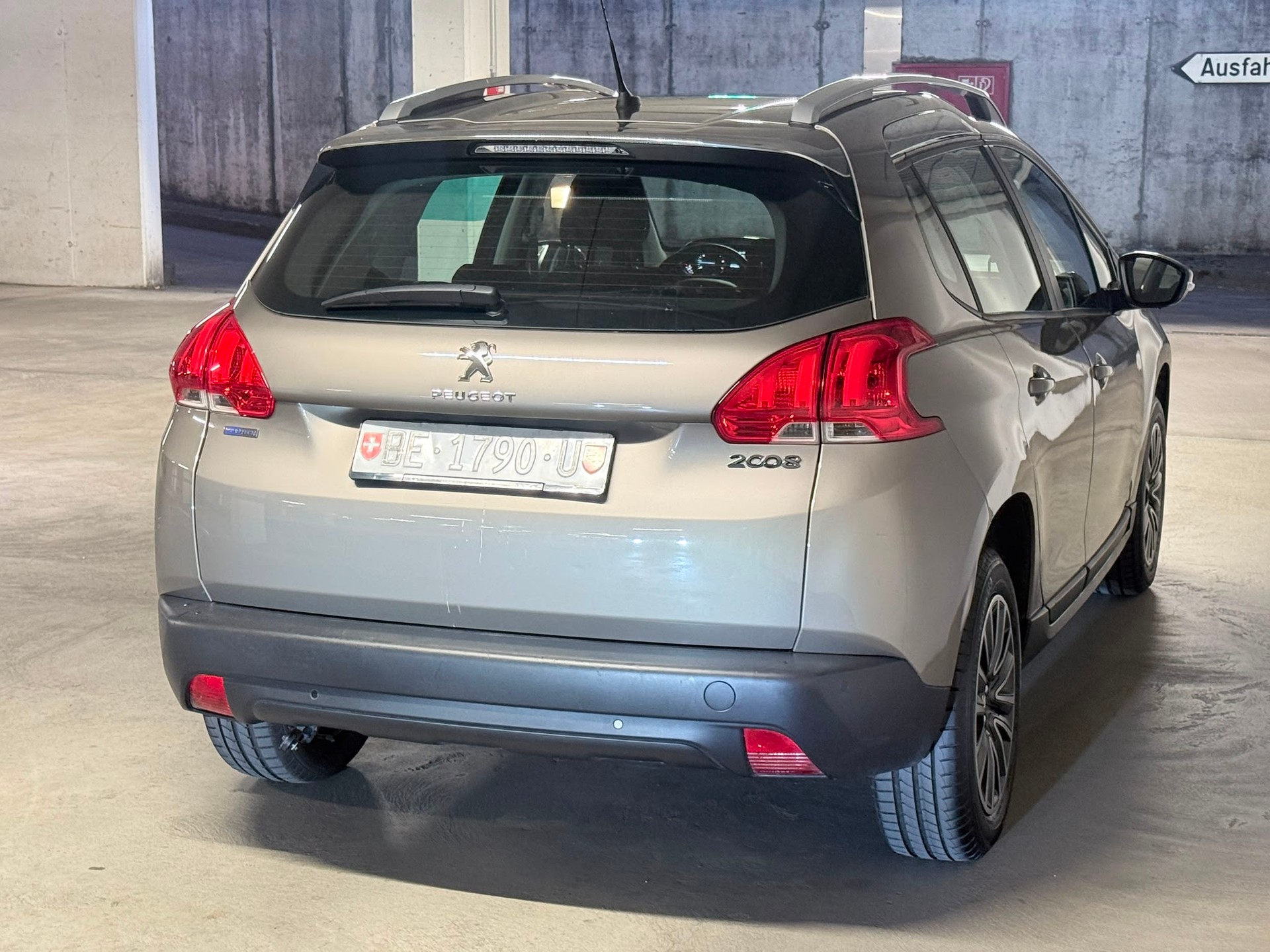 PEUGEOT 2008 1.2 PureTech Allure EAT6 // MFK NEU-image-5