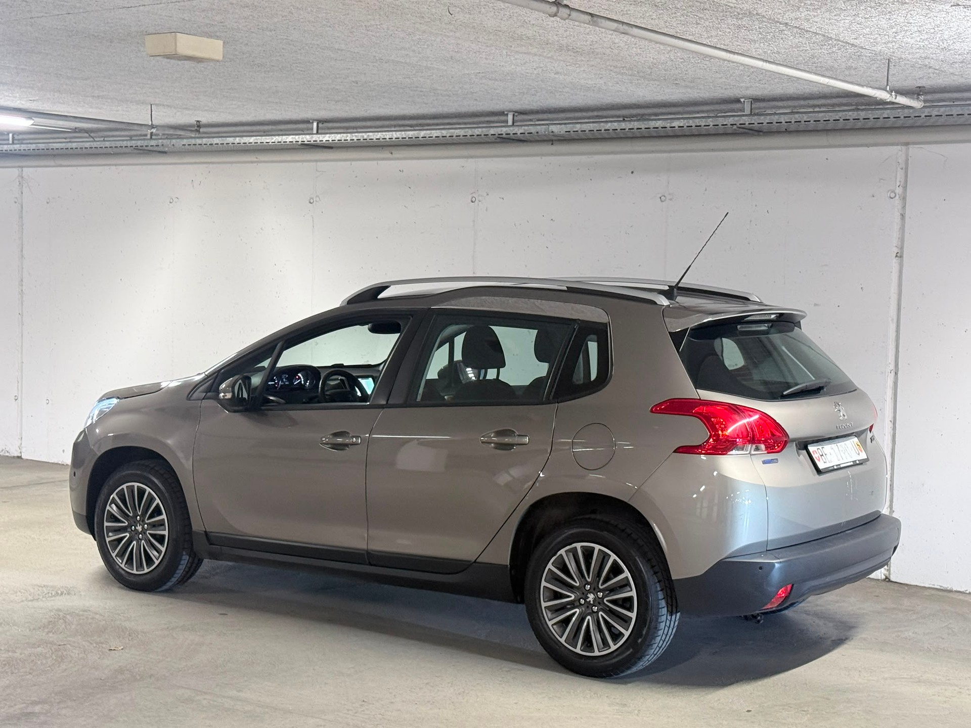 PEUGEOT 2008 1.2 PureTech Allure EAT6 // MFK NEU-showroom-element-3