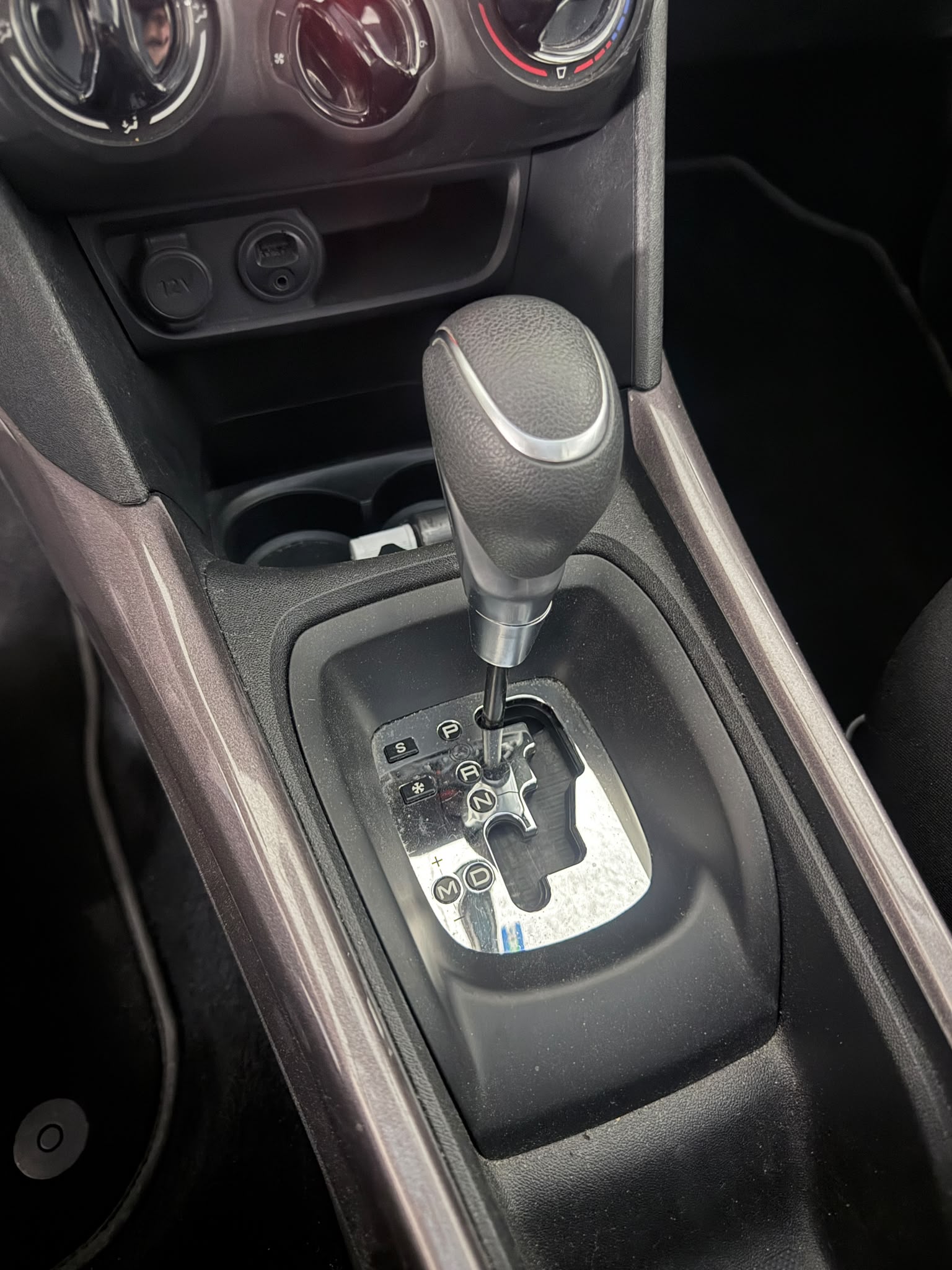 PEUGEOT 2008 1.2 PureTech Allure EAT6 // MFK NEU-image-13