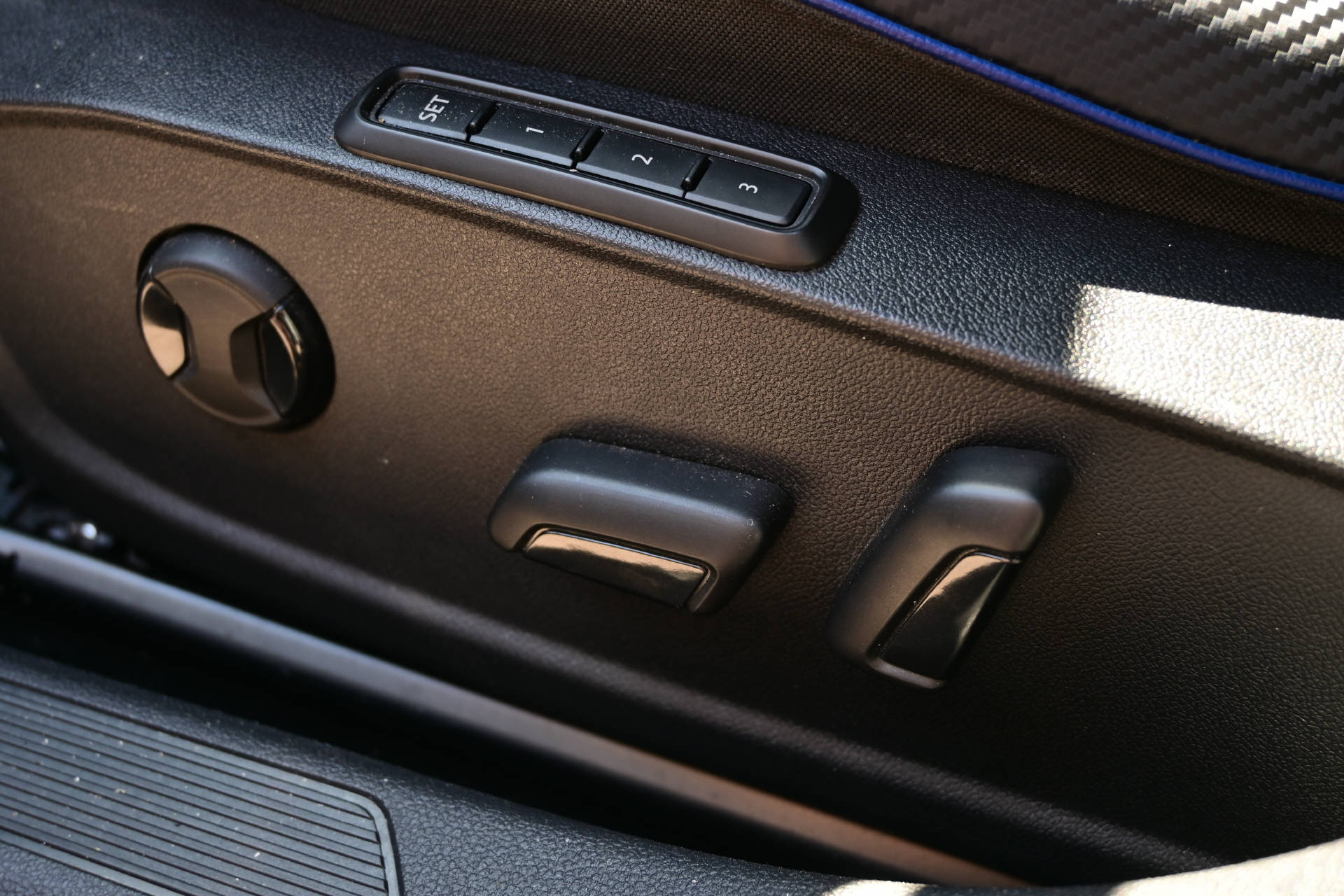 VW Golf VIII 2.0 TSI R DSG 4motion **Titanabgasanlage Akrapovic** Performance**-image-18