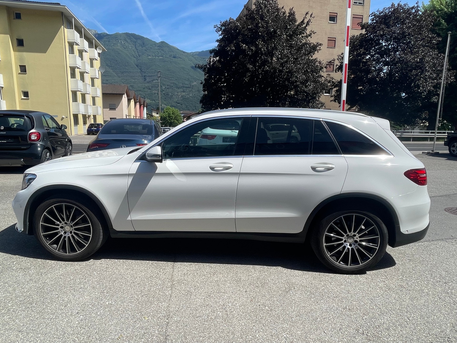 MERCEDES-BENZ GLC 250 d AMG Line 4Matic 9G-Tronic-image-6