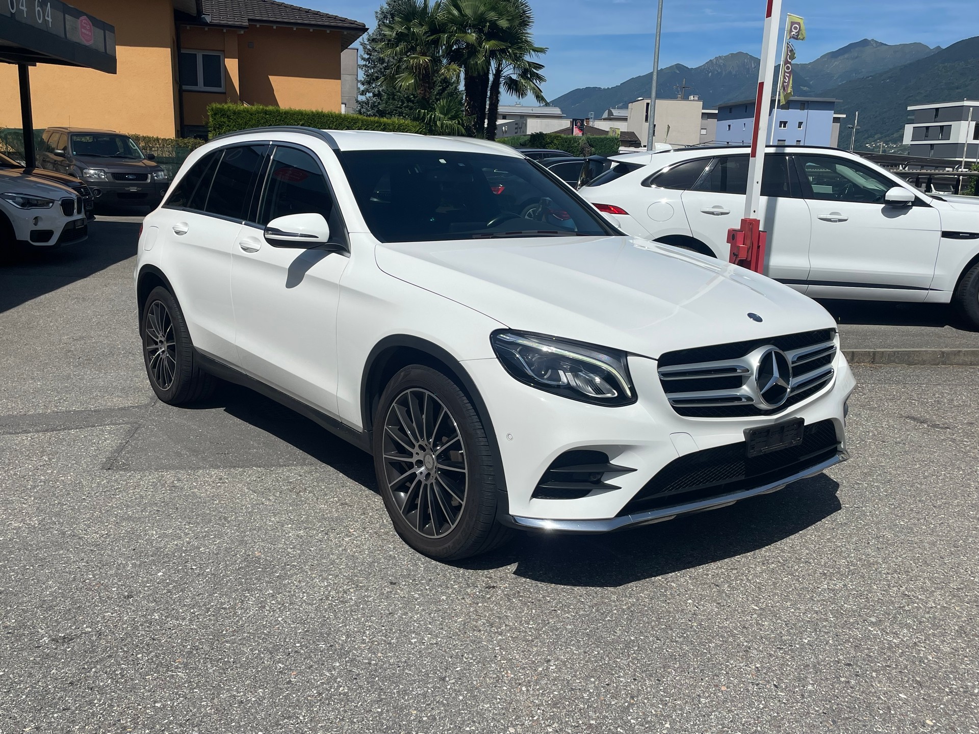 MERCEDES-BENZ GLC 250 d AMG Line 4Matic 9G-Tronic-image-14