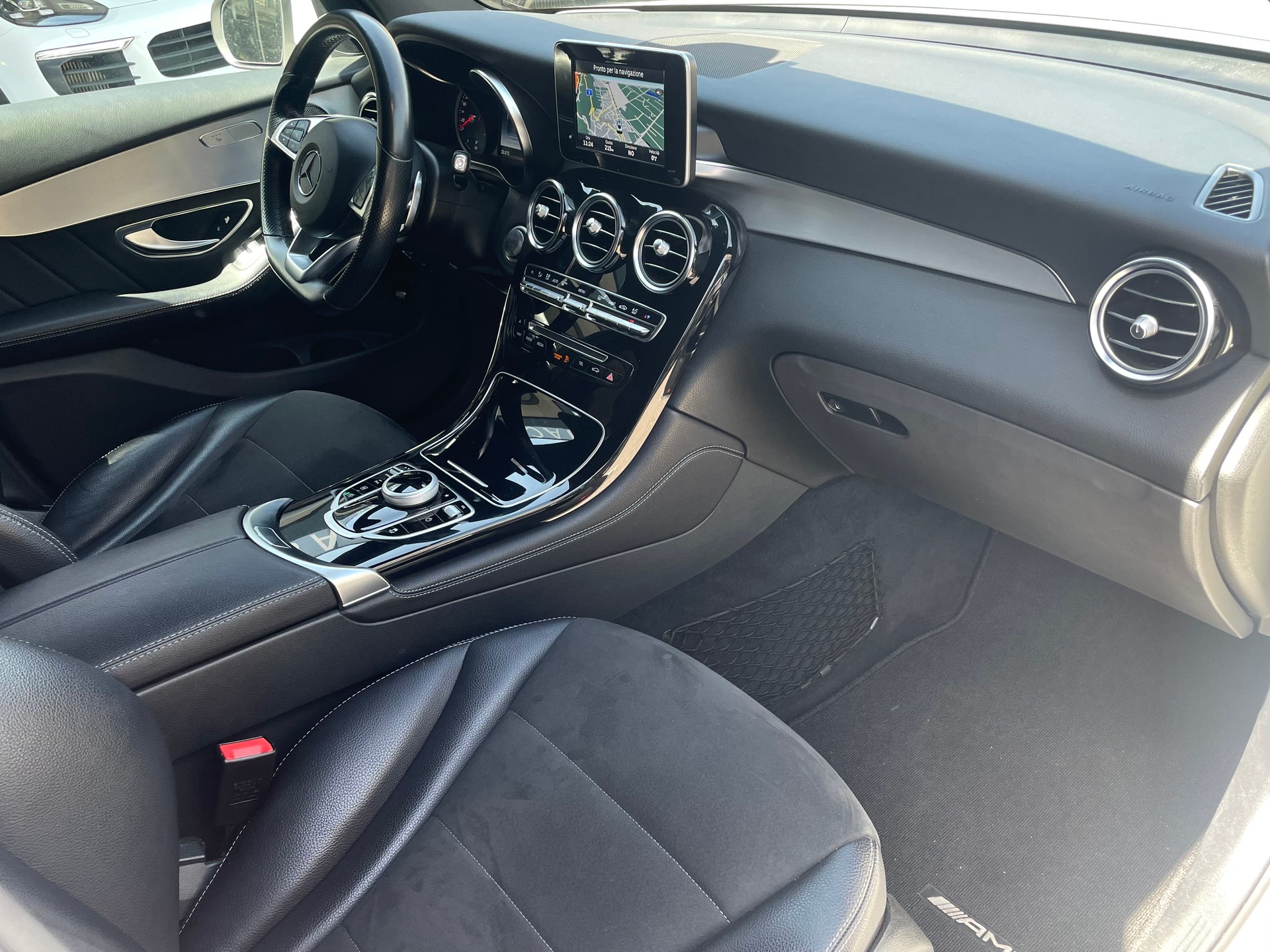 MERCEDES-BENZ GLC 250 d AMG Line 4Matic 9G-Tronic-image-13