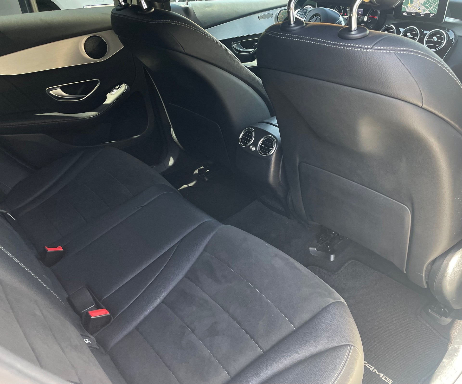 MERCEDES-BENZ GLC 250 d AMG Line 4Matic 9G-Tronic-image-12