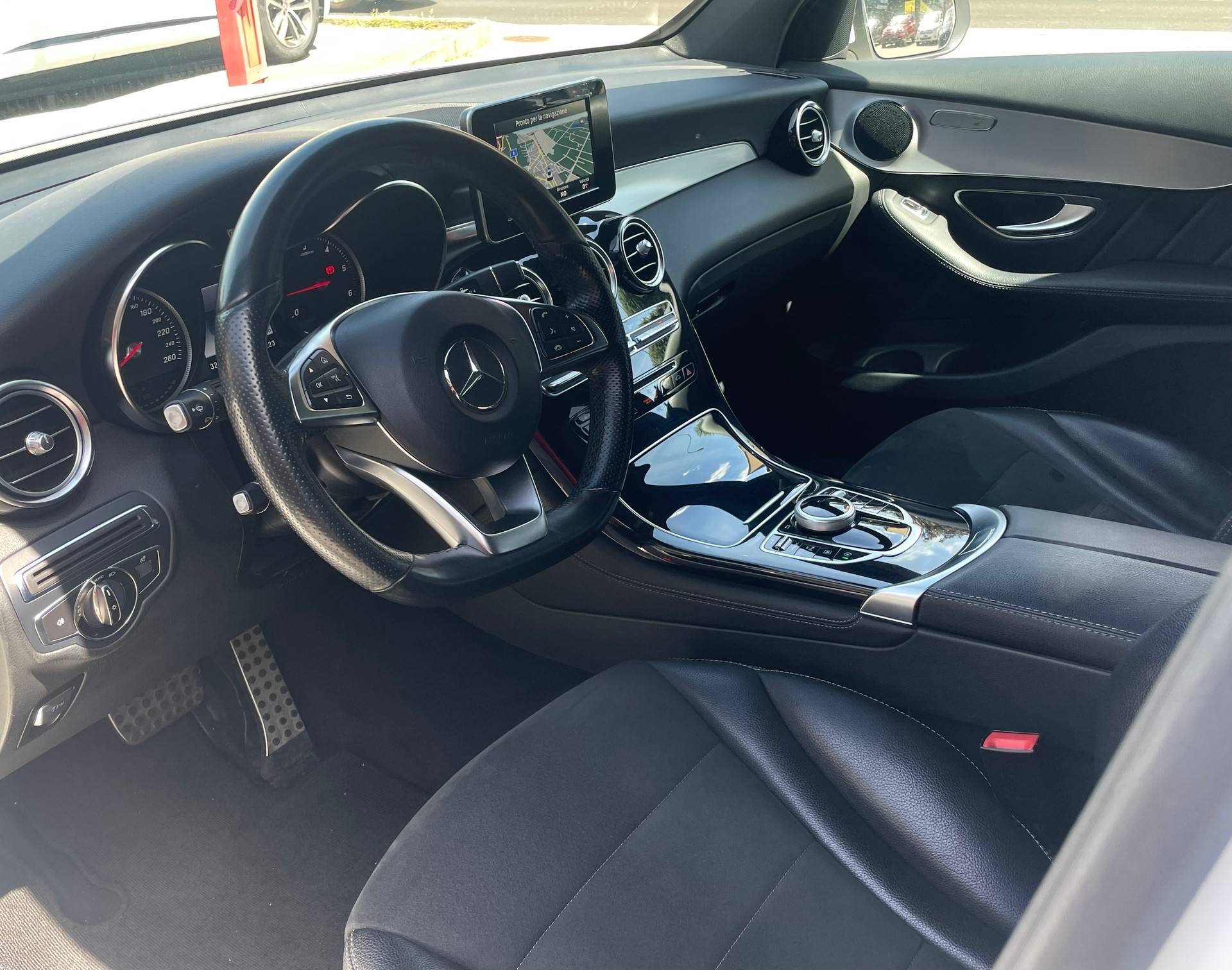 MERCEDES-BENZ GLC 250 d AMG Line 4Matic 9G-Tronic-image-2