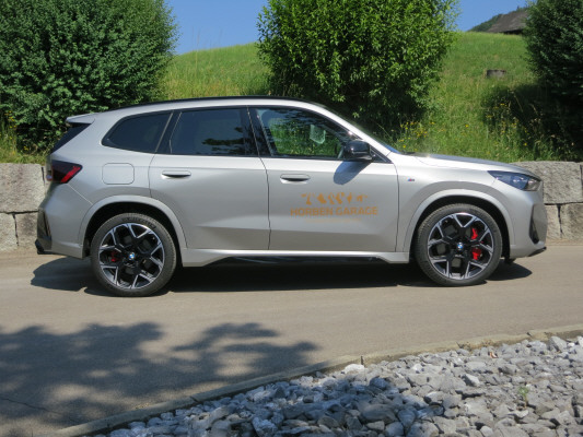 BMW X1 M35i xDrive-showroom-element-2
